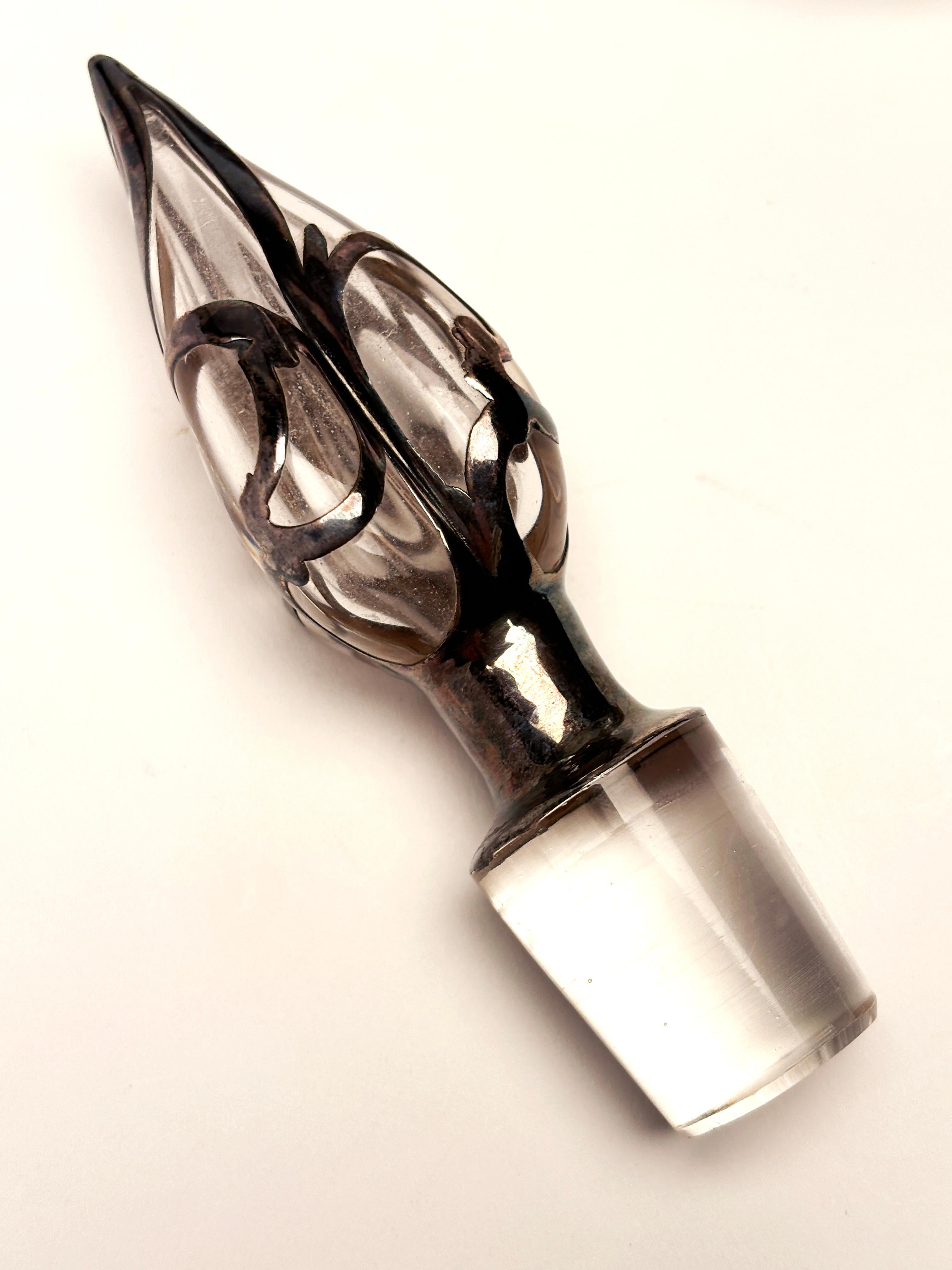 Antico flacone di profumo in vetro a 8 lobi in stile Art Nouveau con sovrapposizione d'argento, 1893 ca. in vendita 8