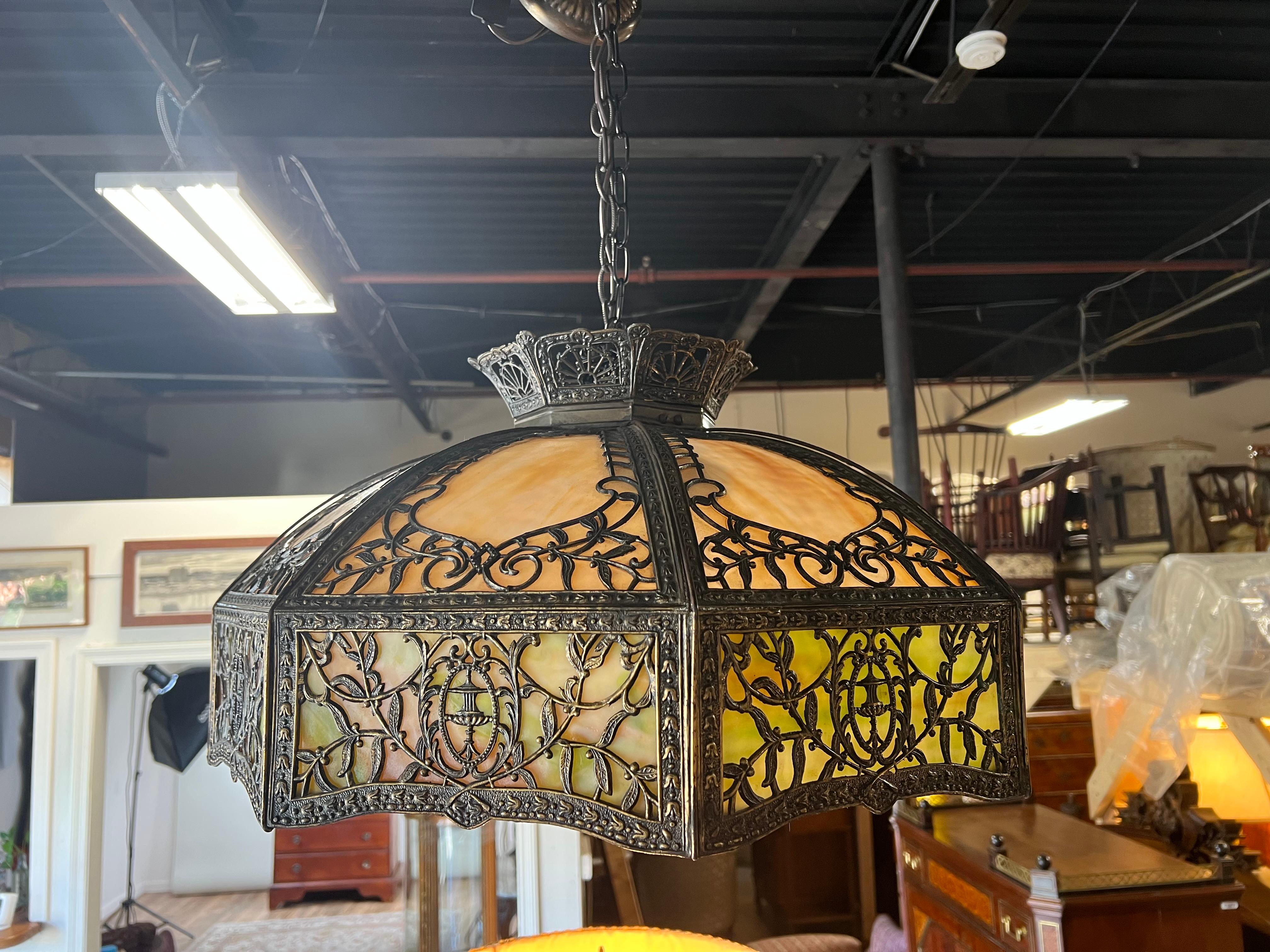 Antica lampada a sospensione in vetro scoria verde ambra in stile Art Nouveau, 1920 ca. in vendita 4
