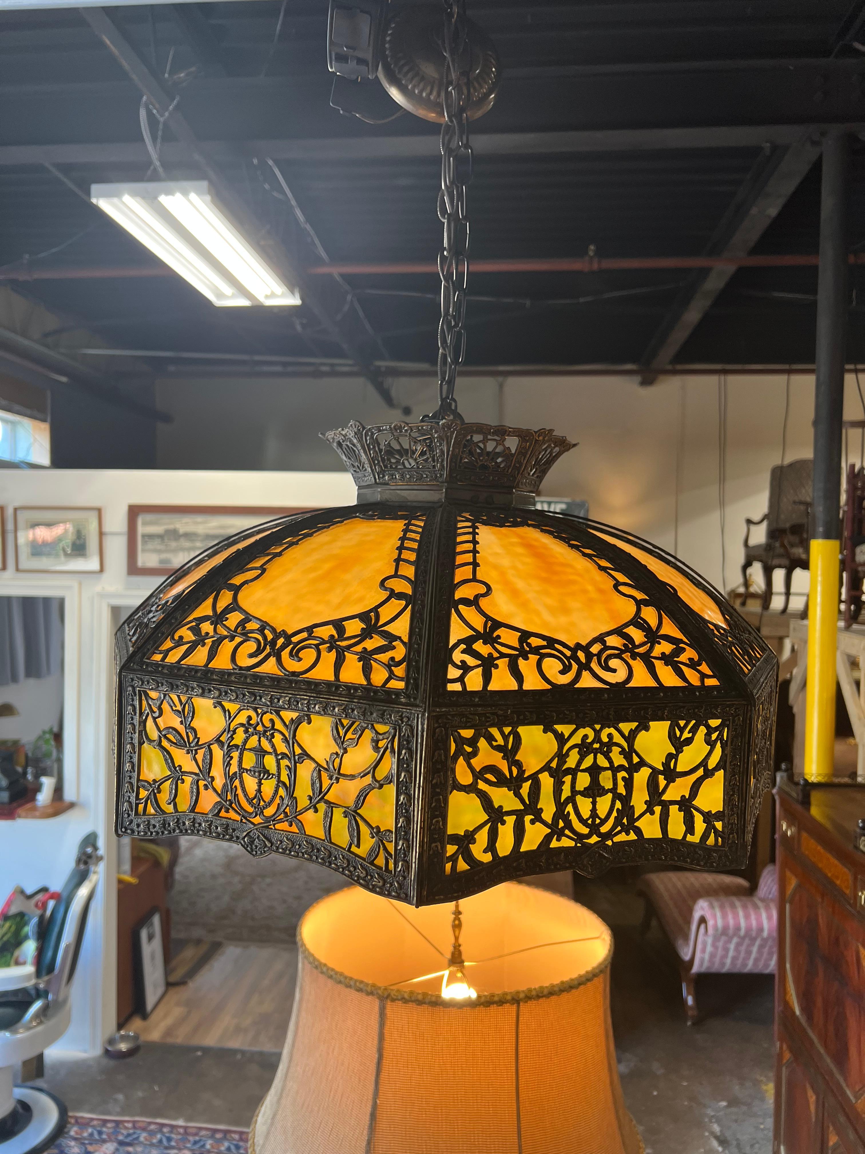 Antica lampada a sospensione in vetro scoria verde ambra in stile Art Nouveau, 1920 ca. in vendita 5