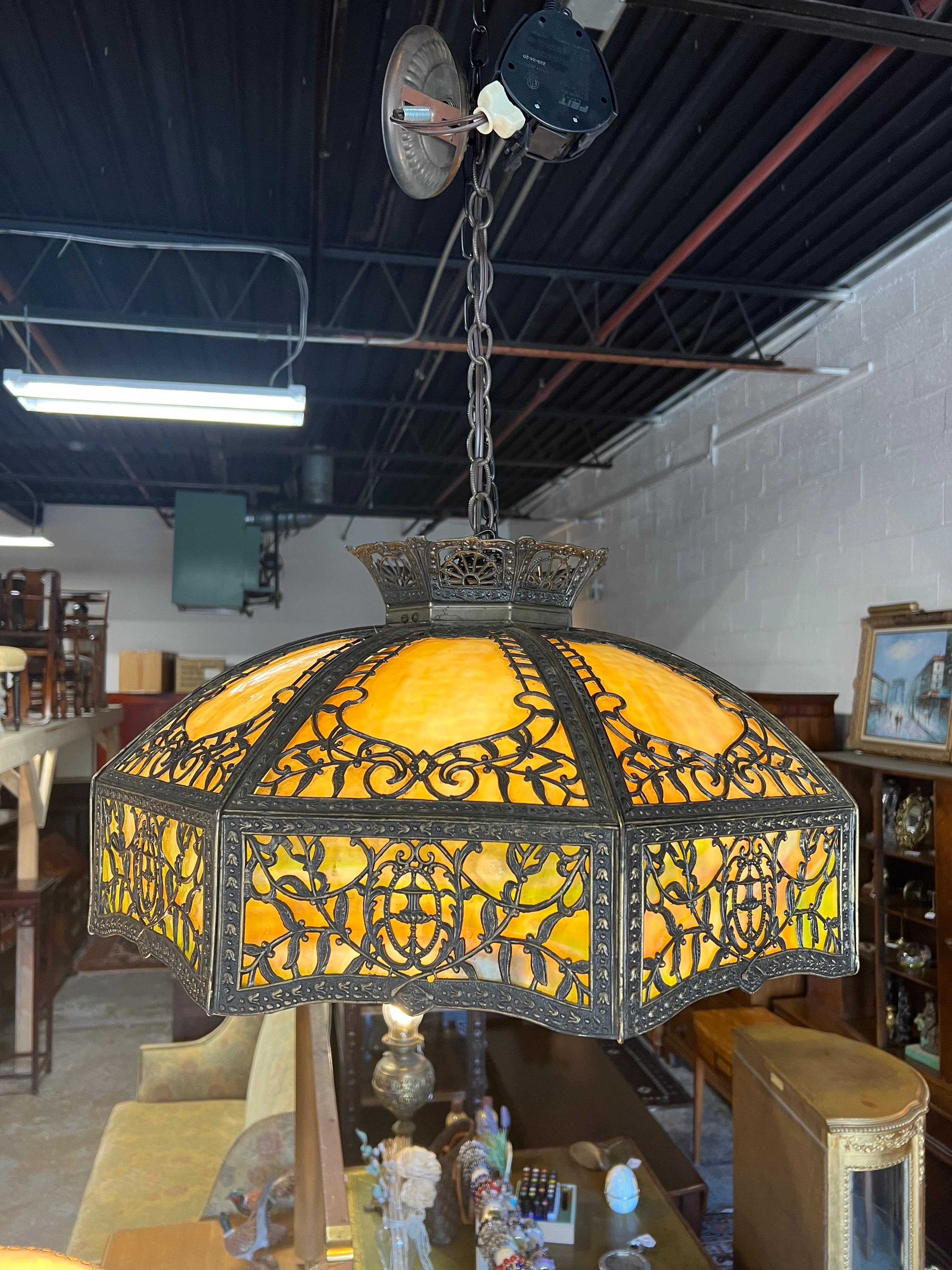 Antica lampada a sospensione in vetro scoria verde ambra in stile Art Nouveau, 1920 ca. in vendita 6