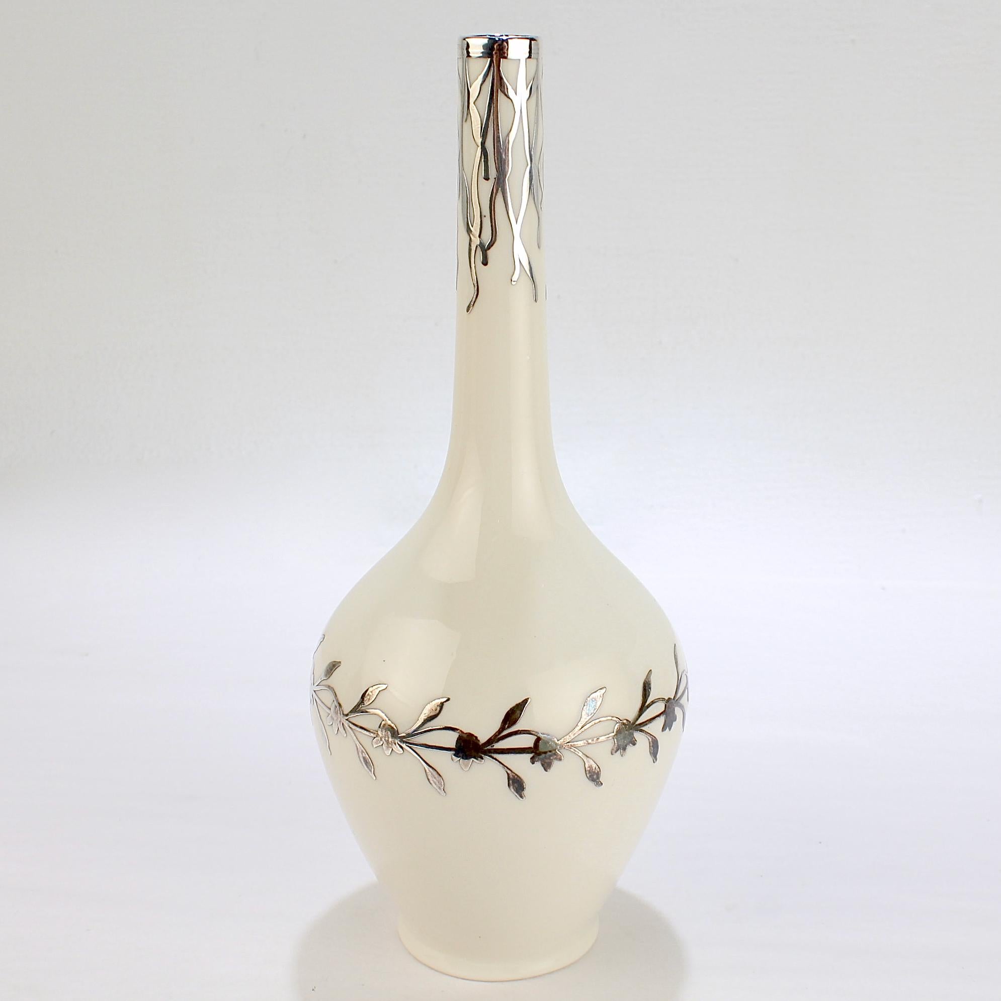 Art nouveau Vase ancien en porcelaine Lenox recouvert d'argent Art Nouveau American Belleek CAC en vente