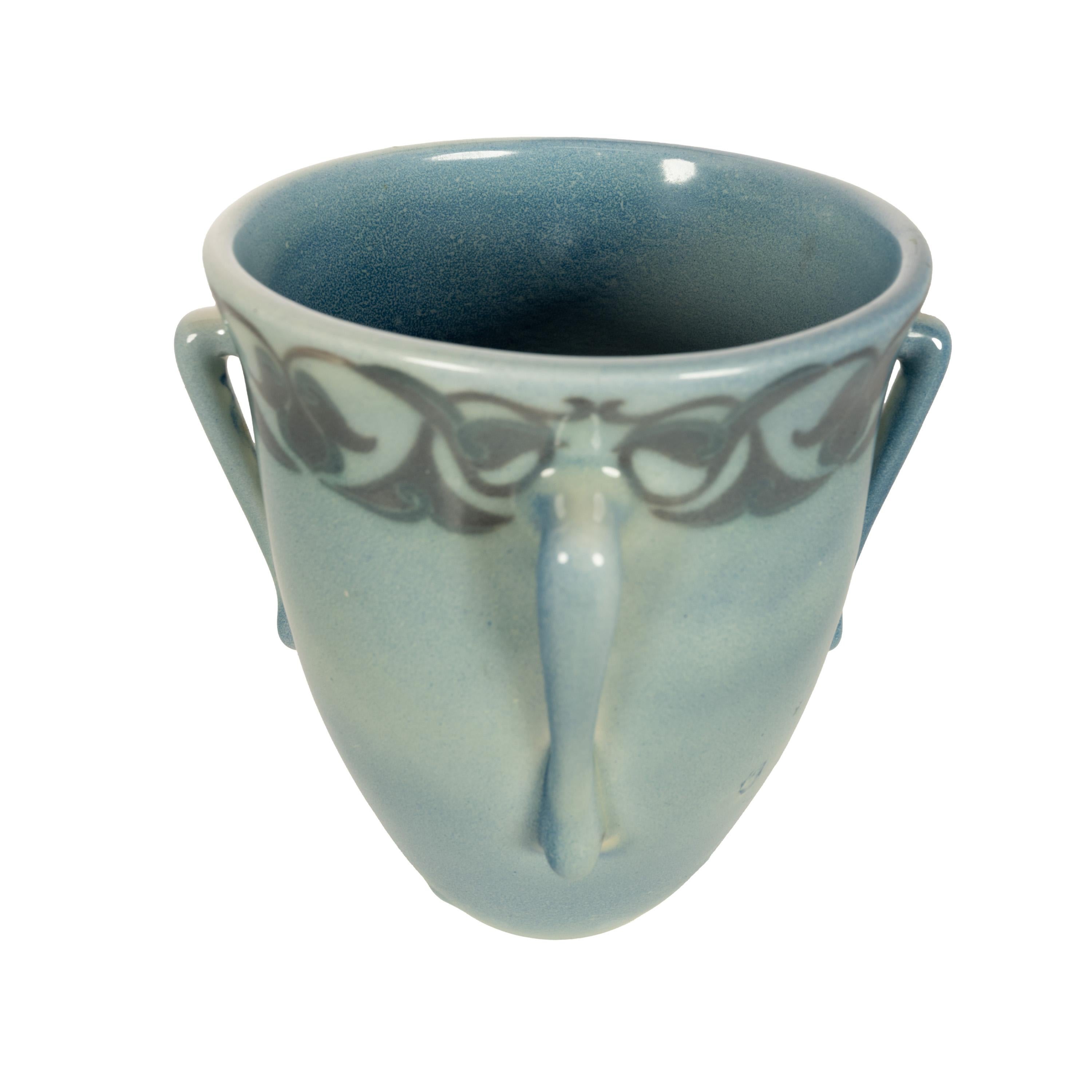 Antico vaso Art Nouveau americano della ceramica Rookwood Vellum di Lorinda Eppli 1915 in vendita 3