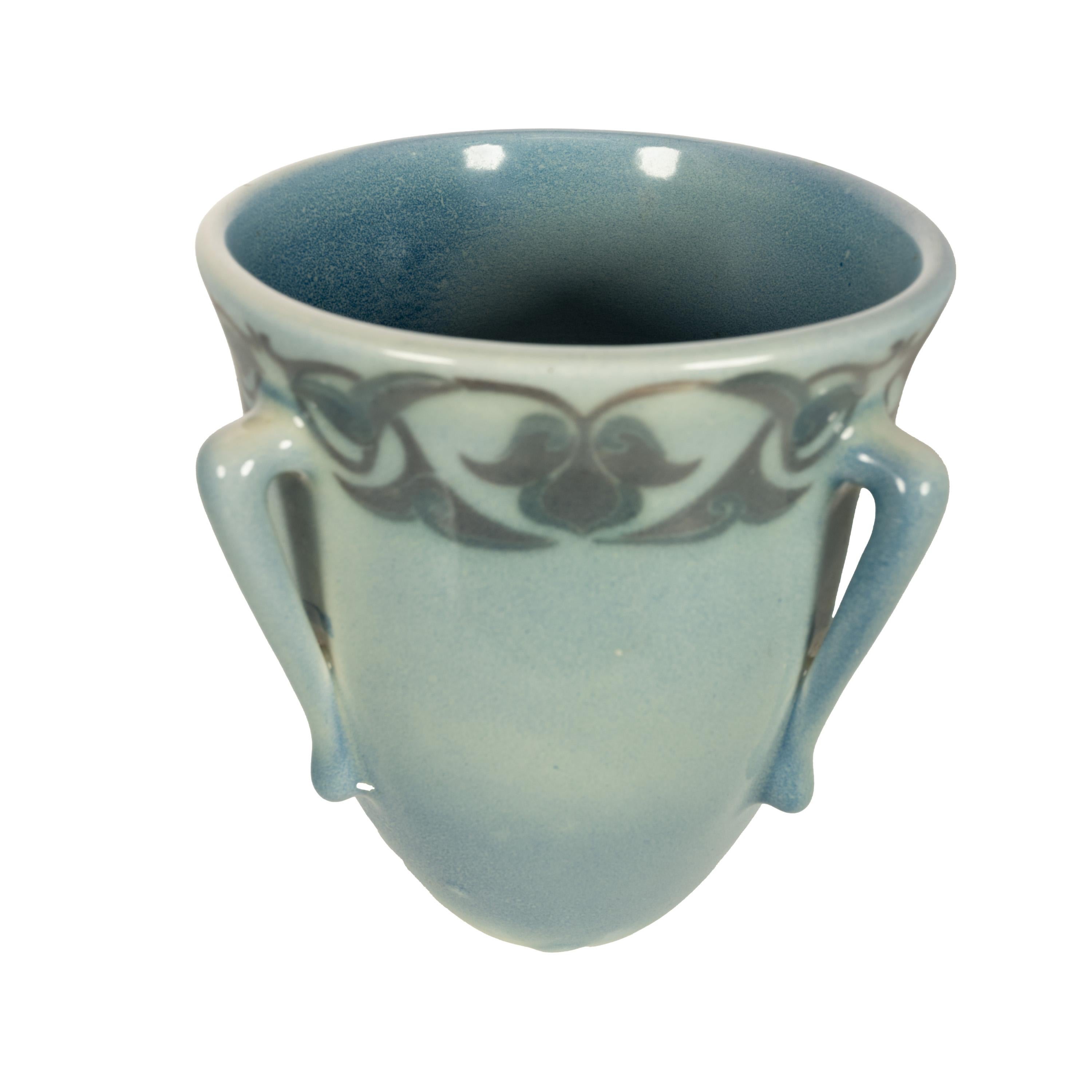 Antico vaso Art Nouveau americano della ceramica Rookwood Vellum di Lorinda Eppli 1915 in vendita 4