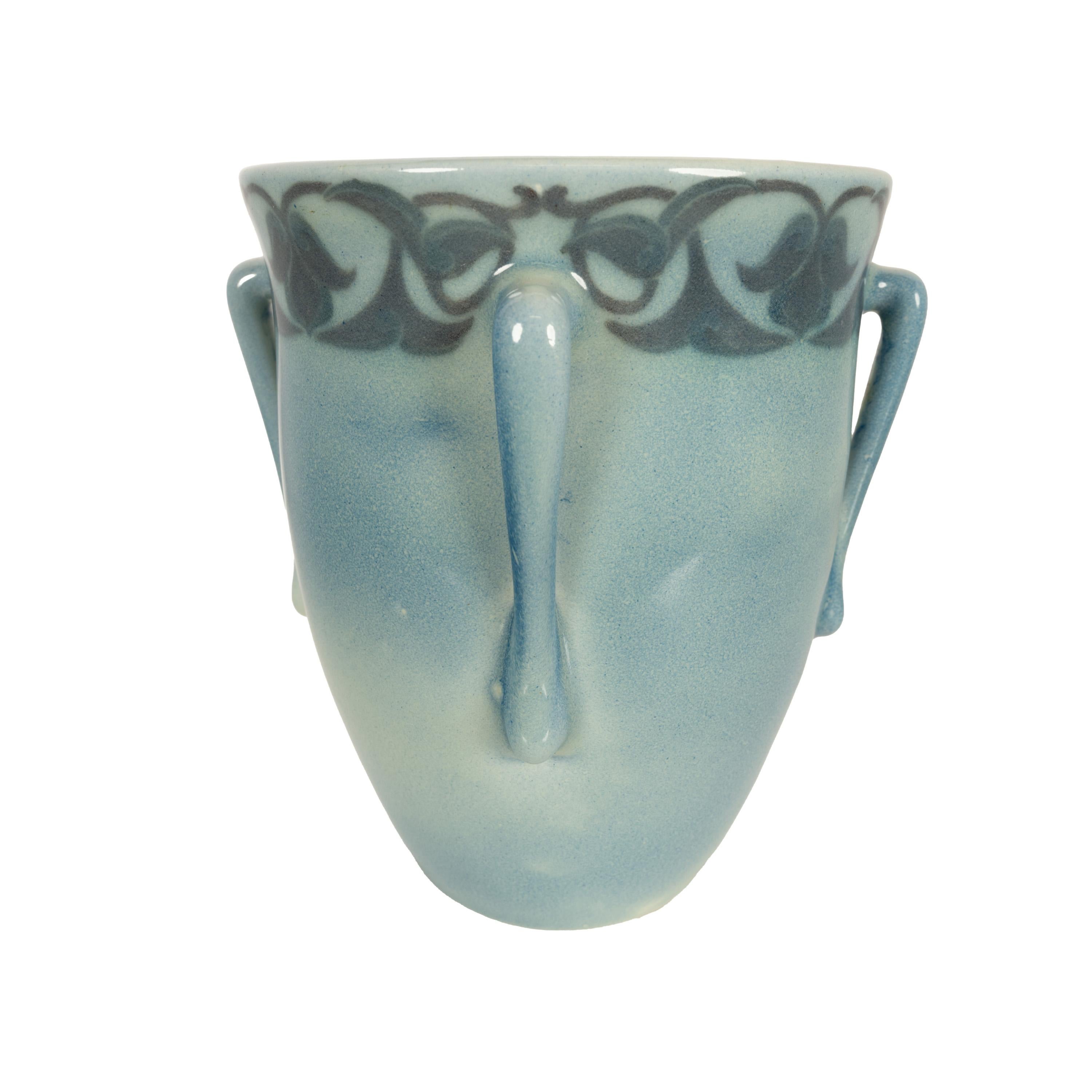 Smaltato Antico vaso Art Nouveau americano della ceramica Rookwood Vellum di Lorinda Eppli 1915 in vendita