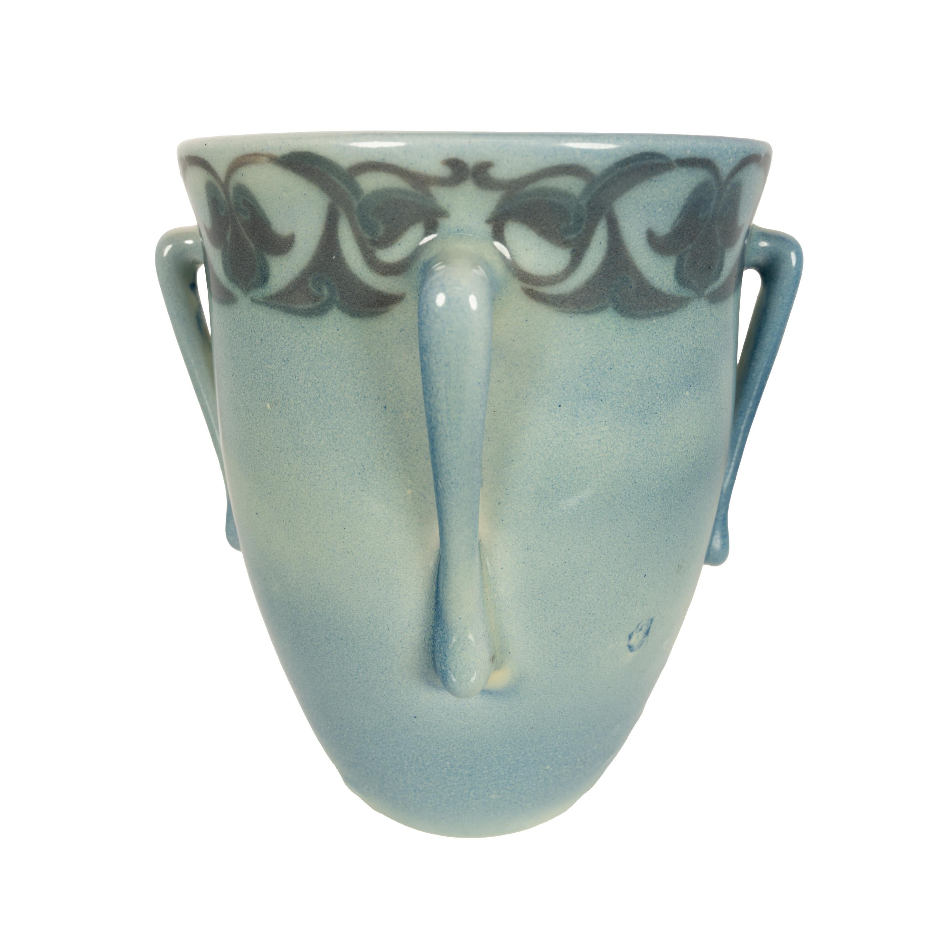 Ceramica Antico vaso Art Nouveau americano della ceramica Rookwood Vellum di Lorinda Eppli 1915 in vendita