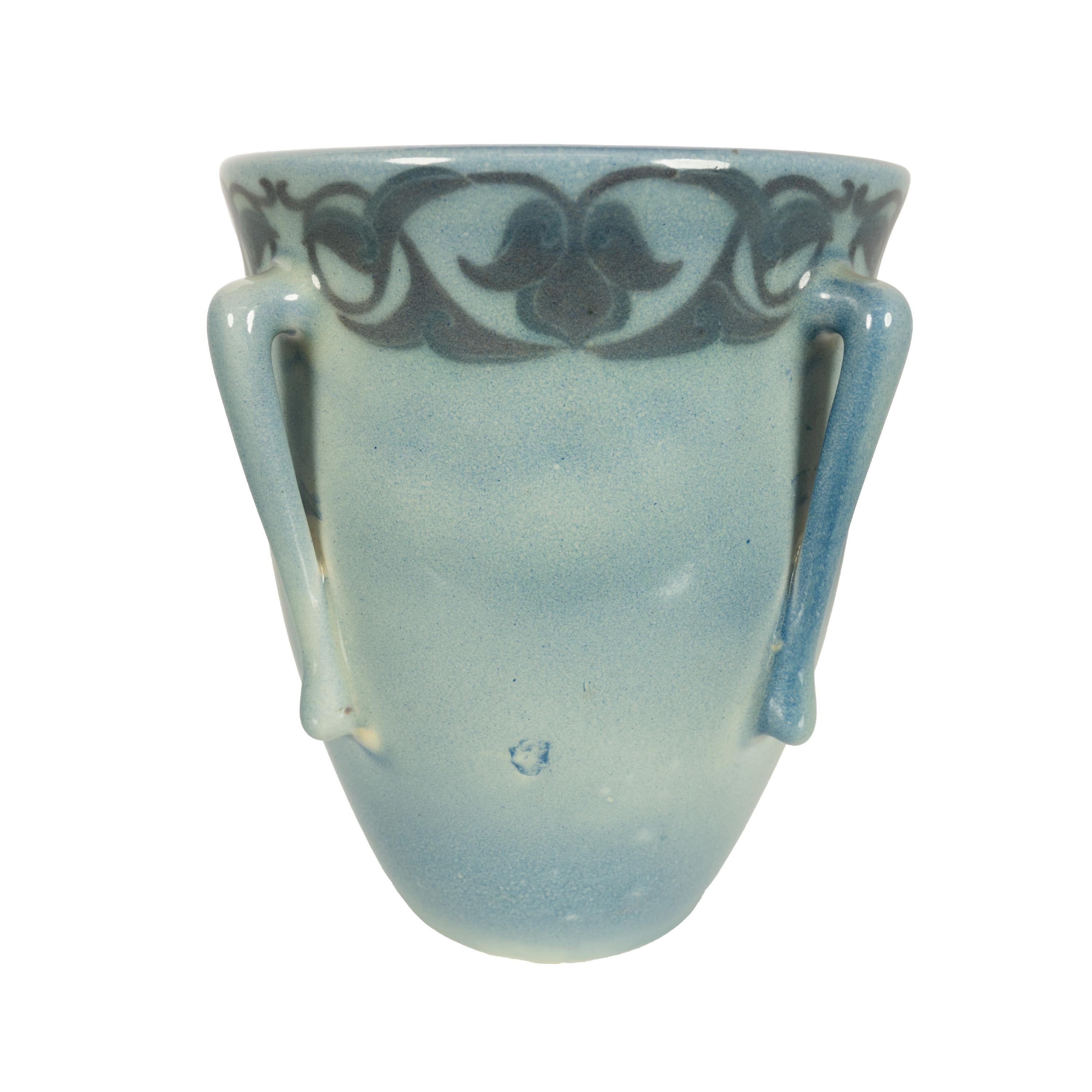 Antico vaso Art Nouveau americano della ceramica Rookwood Vellum di Lorinda Eppli 1915 in vendita 1