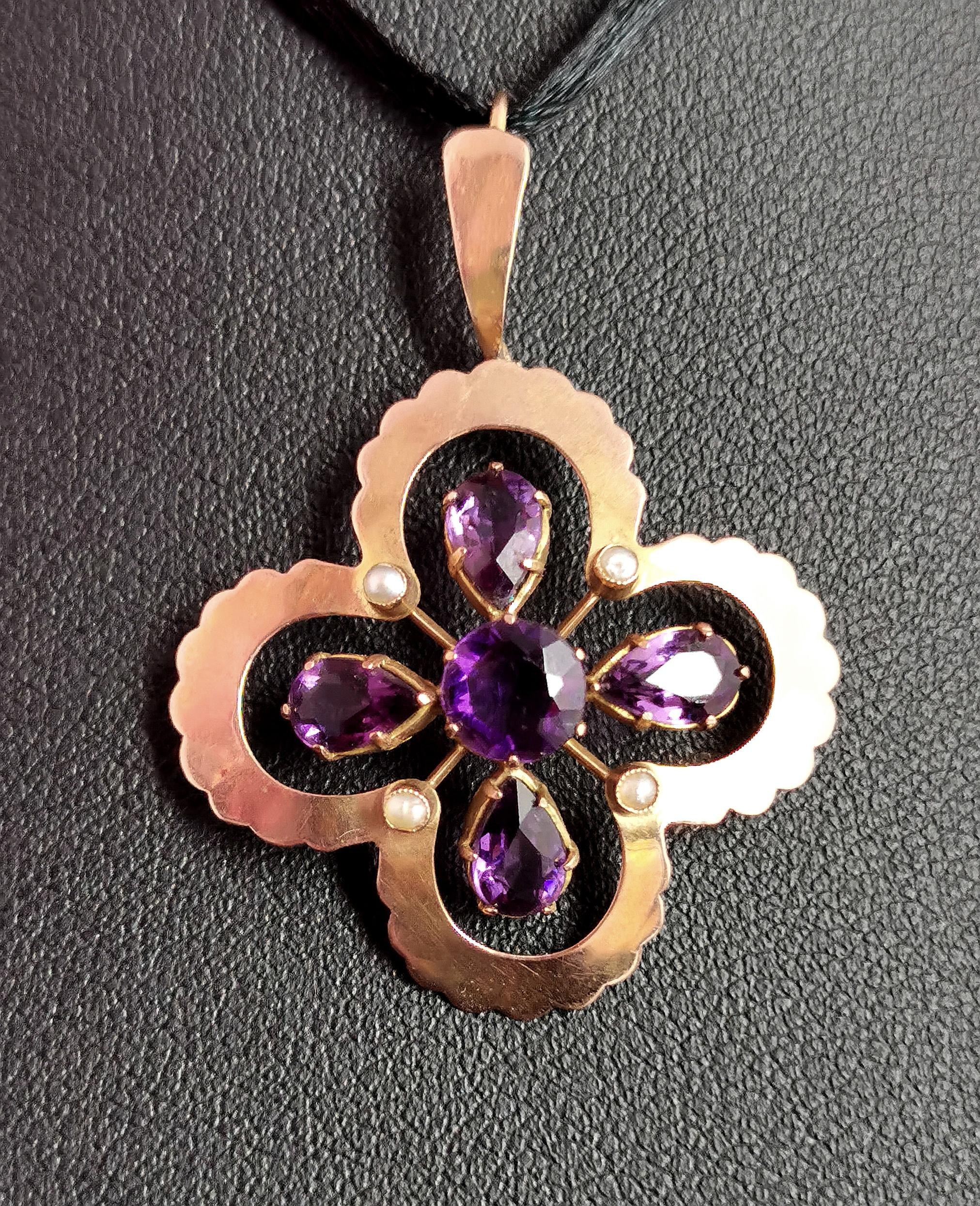 Pendentif Art nouveau ancien en or 9 carats avec améthyste et perles, motif floral quadrilobé en vente 7
