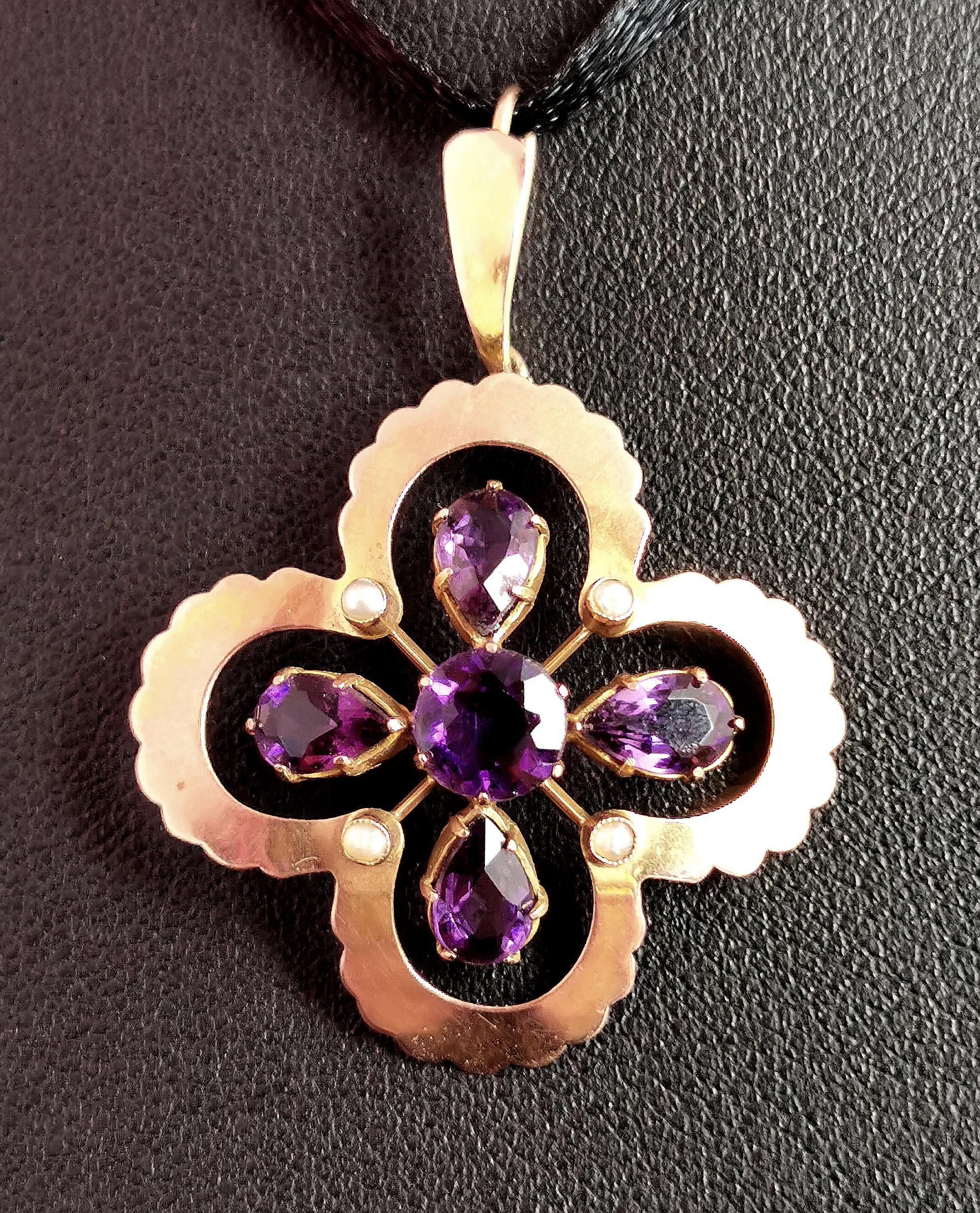 Antique Art Nouveau Amethyst and Pearl Pendant, 9k Gold, Quatrefoil Floral In Good Condition For Sale In NEWARK, GB