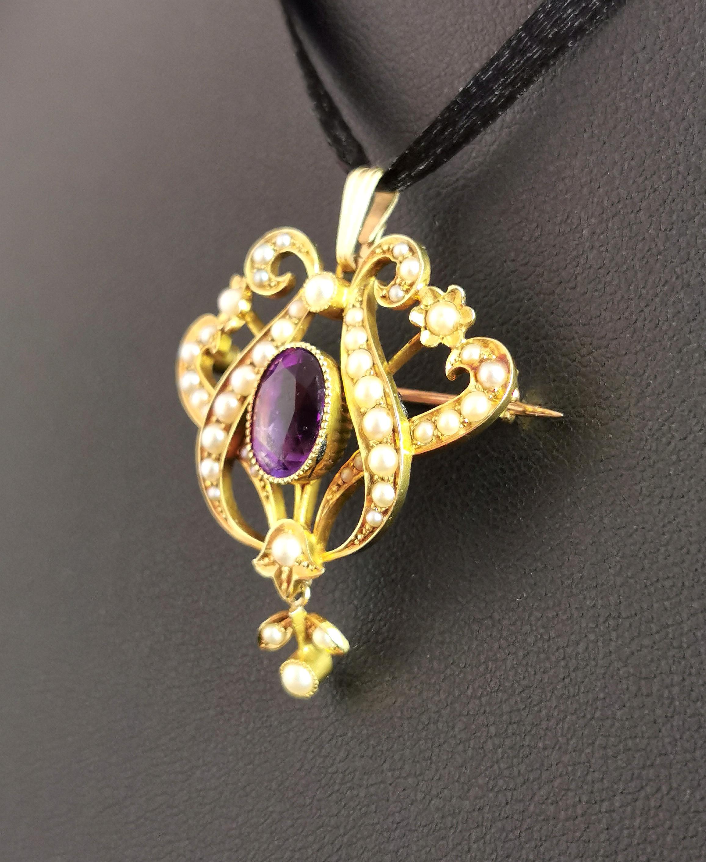 Antique Art Nouveau Amethyst and Pearl Pendant Brooch, 15kt Yellow Gold In Good Condition In NEWARK, GB