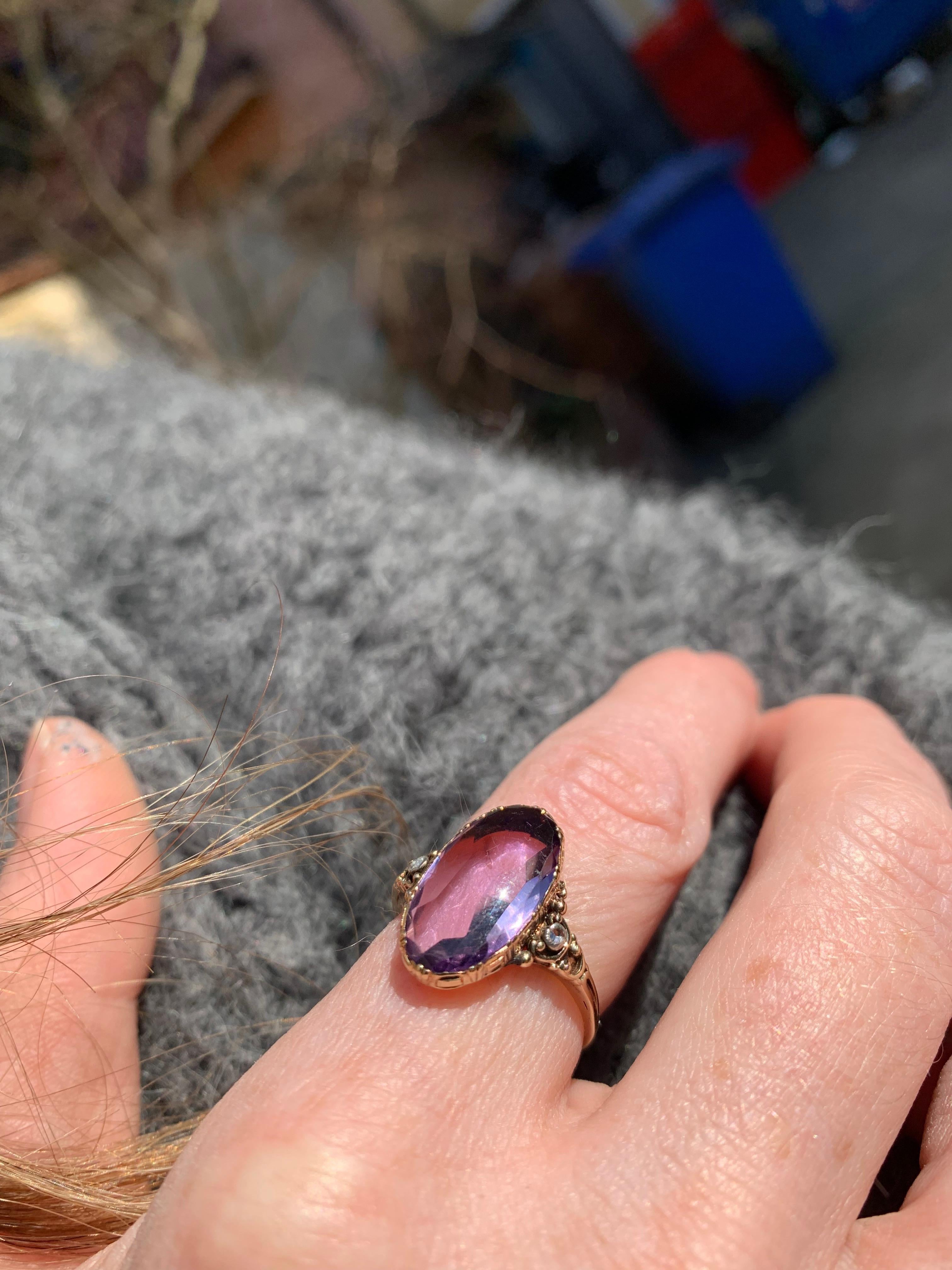 Antiker Jugendstil-Ring aus 14 Karat Gold mit Amethyst-Cabochon und Diamant im Zustand „Gut“ im Angebot in Munich, Bavaria