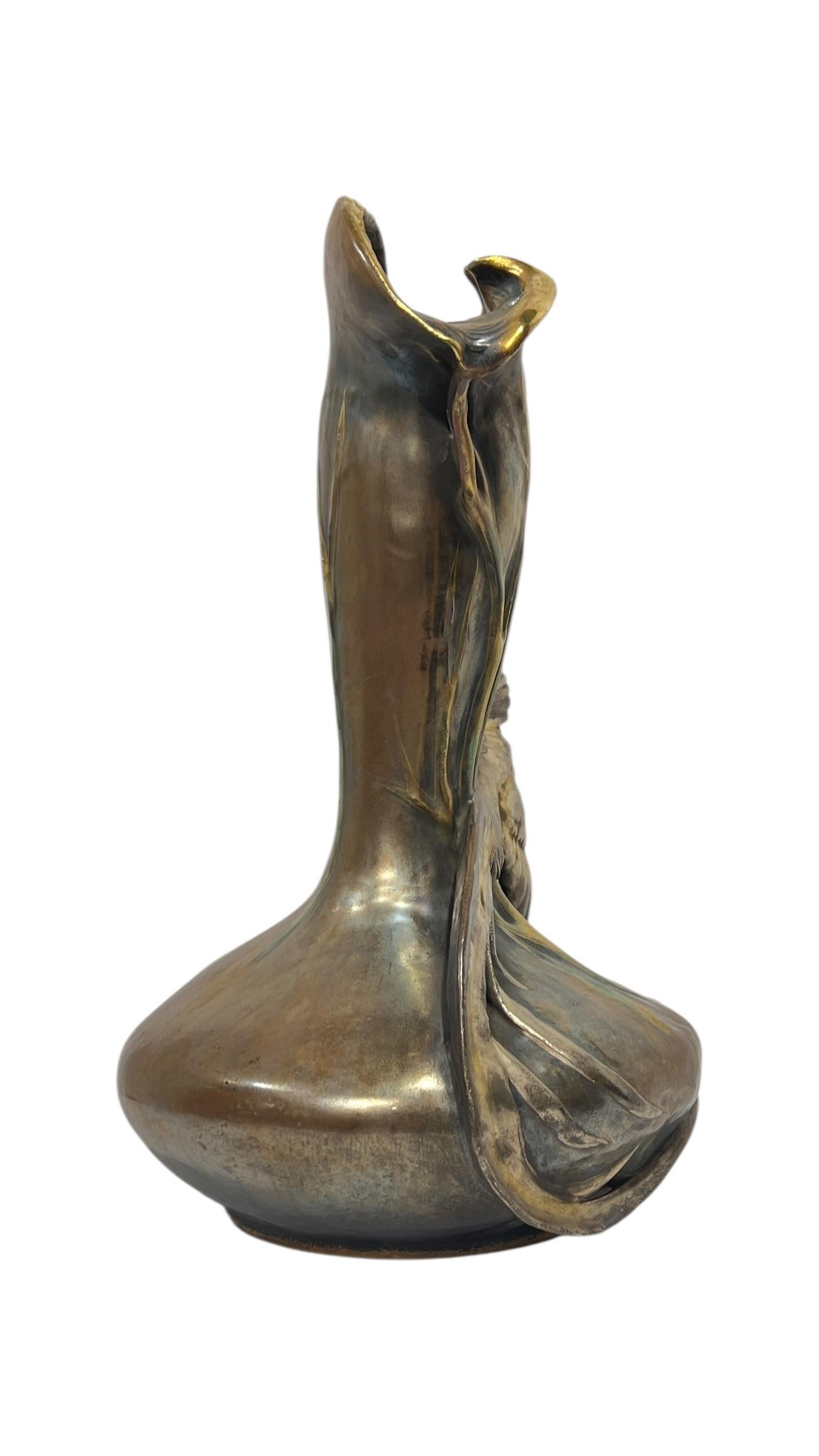 Antique Art Nouveau Amphora Vase Depicting Pheasant In Good Condition For Sale In New York, NY