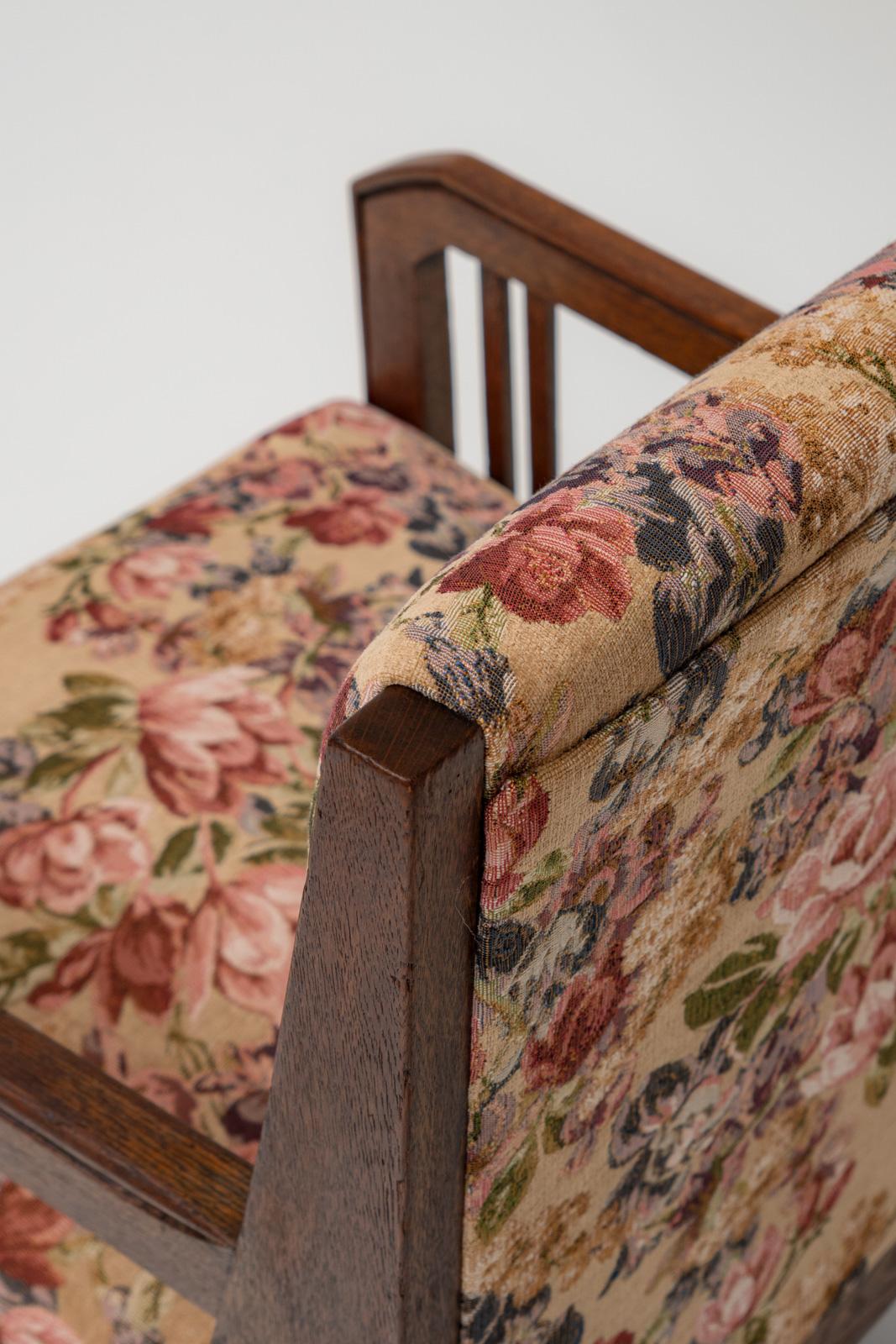 Antique Art Nouveau Armchair in Solid Oak and Floral Upholstery, Belgium ca 1900 For Sale 6