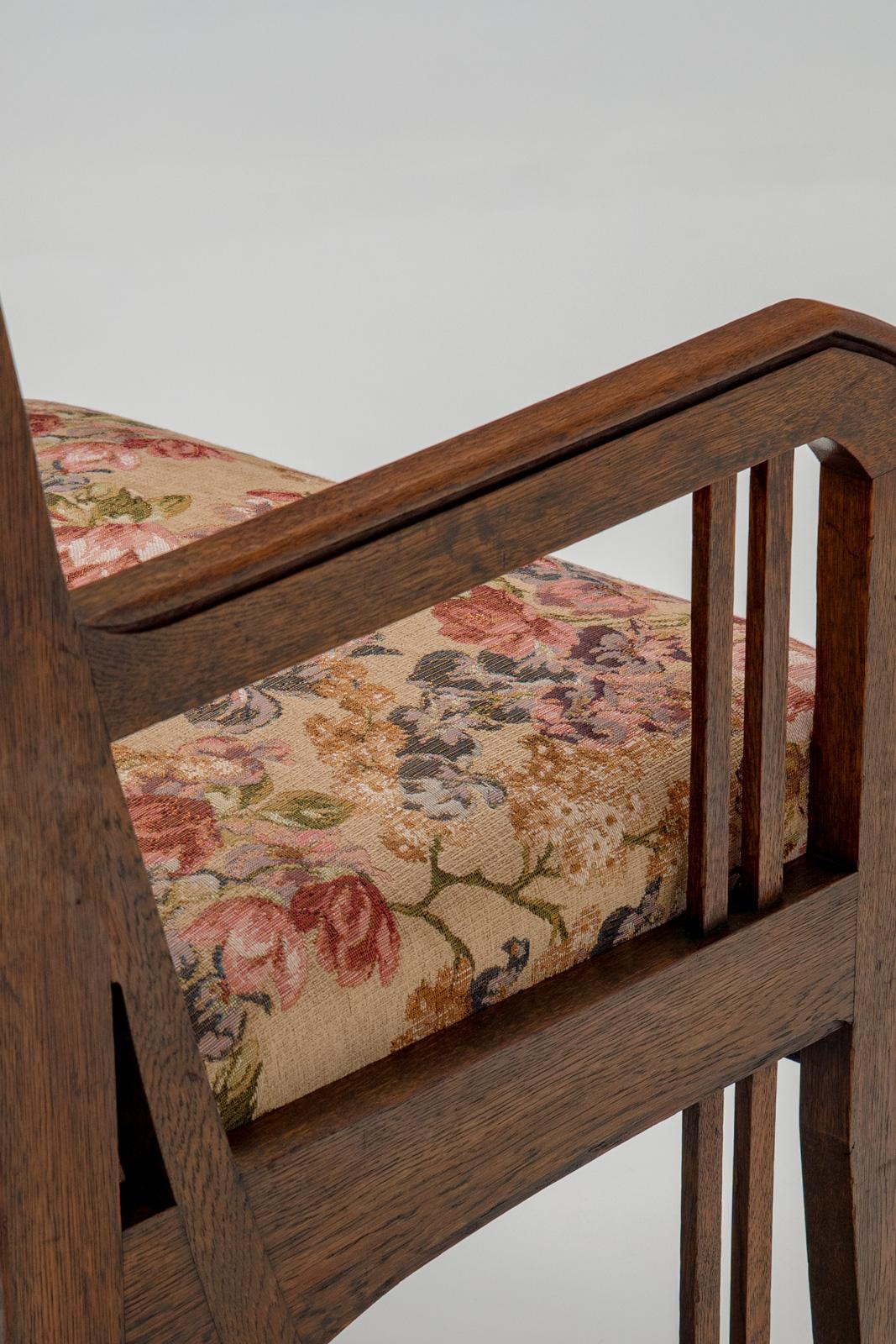 Antique Art Nouveau Armchair in Solid Oak and Floral Upholstery, Belgium ca 1900 For Sale 2
