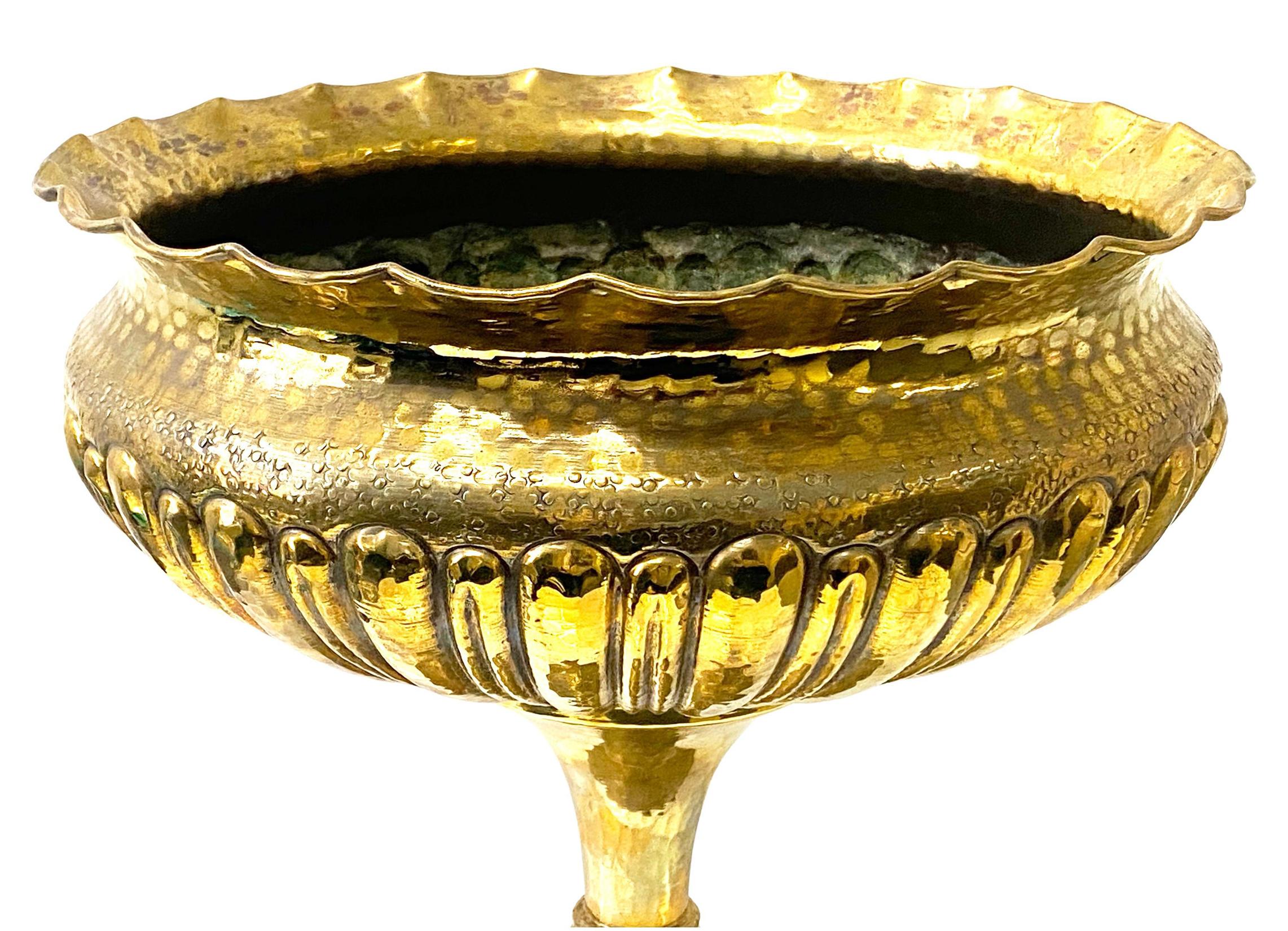 Laiton Grande jardinière ancienne Art Nouveau Arts and Crafts en vente