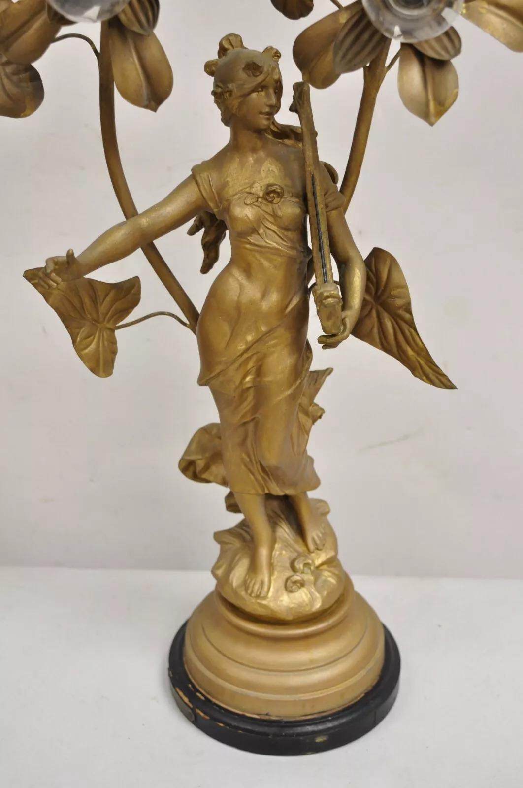 Antike Jugendstil-Tischlampe Auguste Moreau „La Musique“ aus Gold und Metall mit Figuren (Unbekannt) im Angebot
