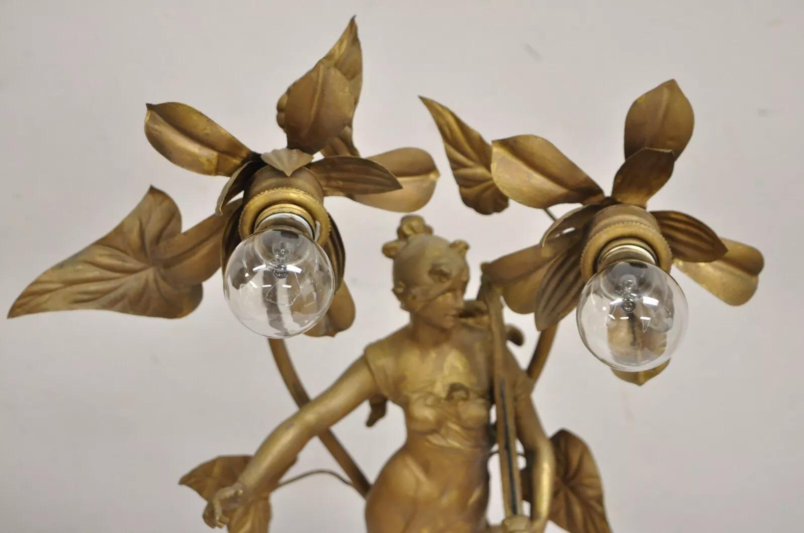 Antike Jugendstil-Tischlampe Auguste Moreau „La Musique“ aus Gold und Metall mit Figuren im Zustand „Gut“ im Angebot in Philadelphia, PA