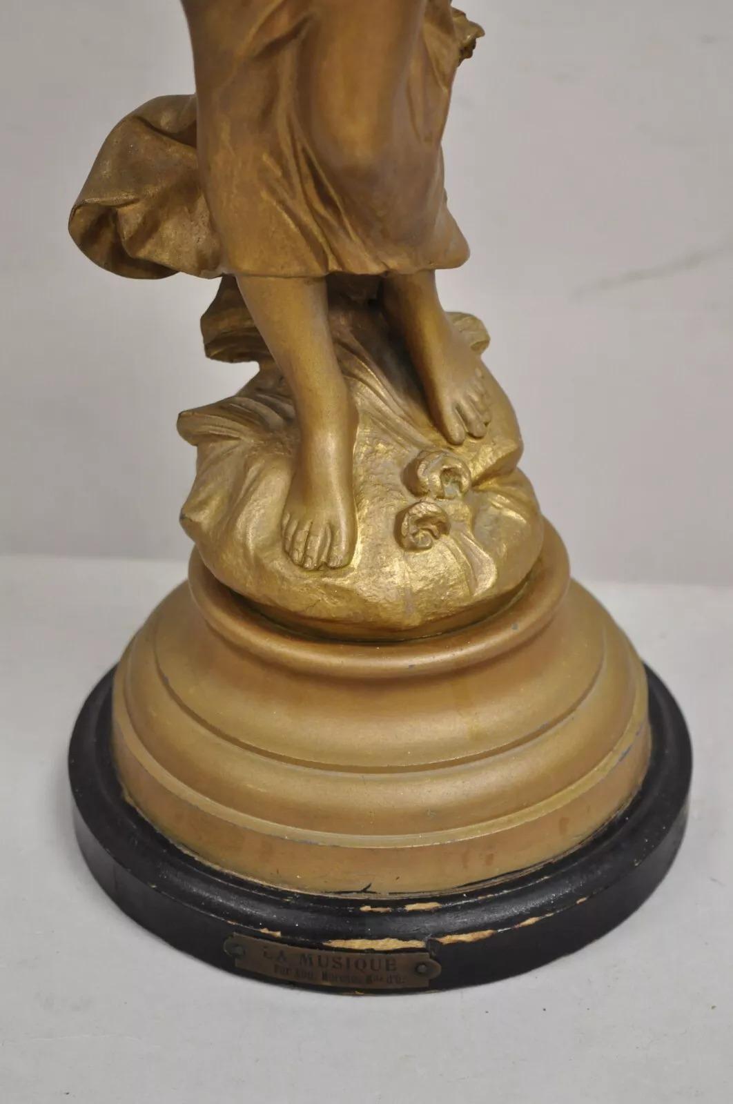 Antike Jugendstil-Tischlampe Auguste Moreau „La Musique“ aus Gold und Metall mit Figuren (19. Jahrhundert) im Angebot