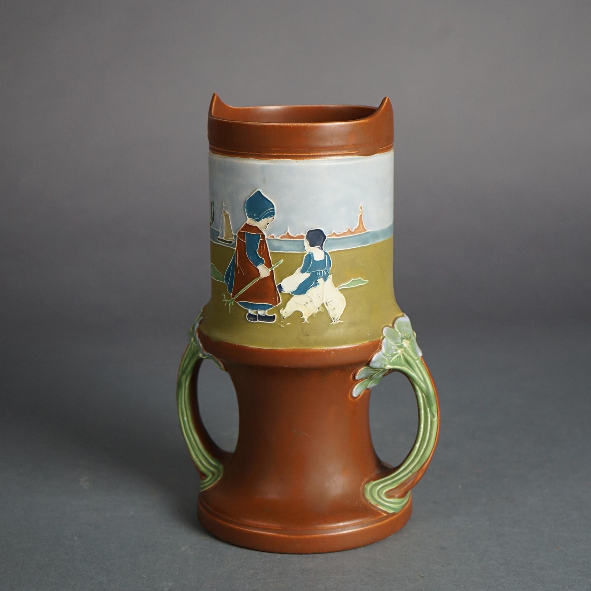 Antike Jugendstil österreichische Amphora geprägte figurale Keramik Vase C1910 (Österreichisch) im Angebot