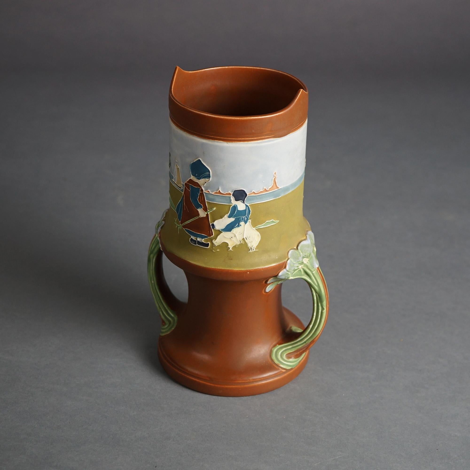 Antike Jugendstil österreichische Amphora geprägte figurale Keramik Vase C1910 (Töpferwaren) im Angebot