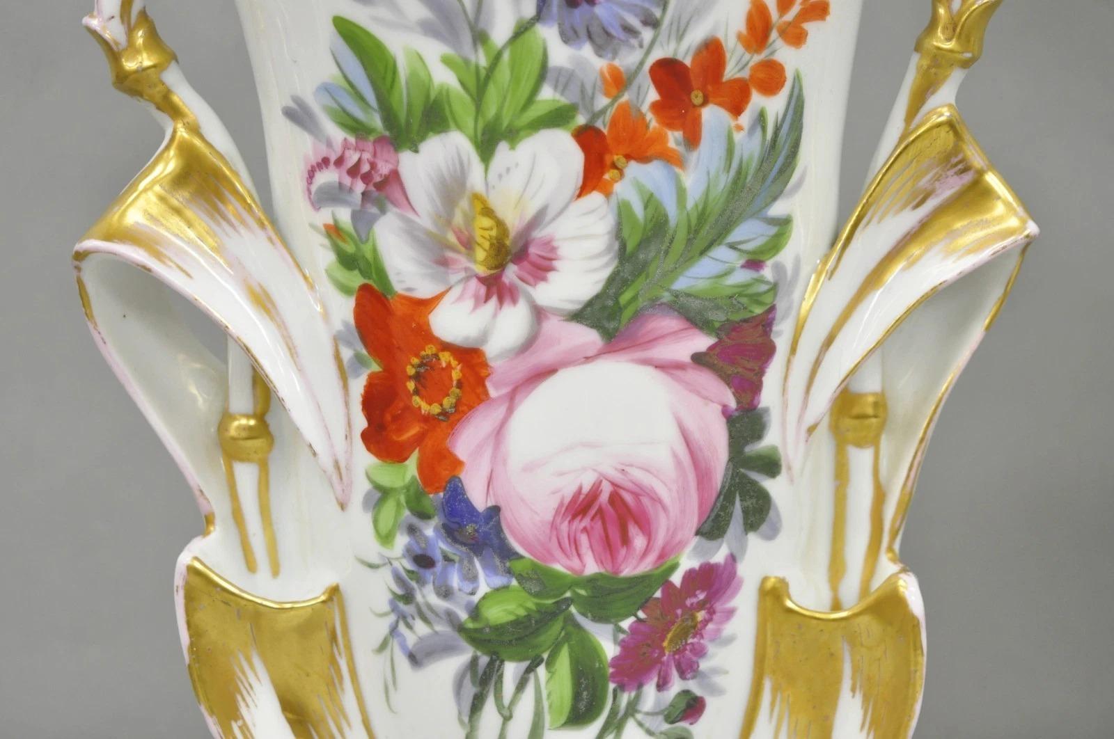 Paire de lampes de table Art Nouveau en porcelaine autrichienne peinte de motifs floraux français en vente 5