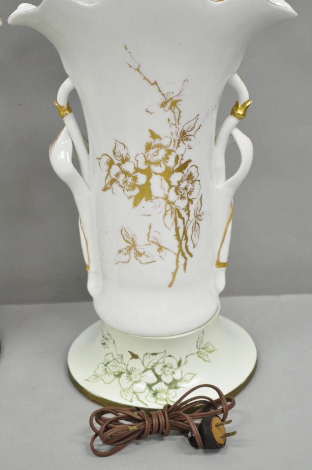 Paire de lampes de table Art Nouveau en porcelaine autrichienne peinte de motifs floraux français en vente 6