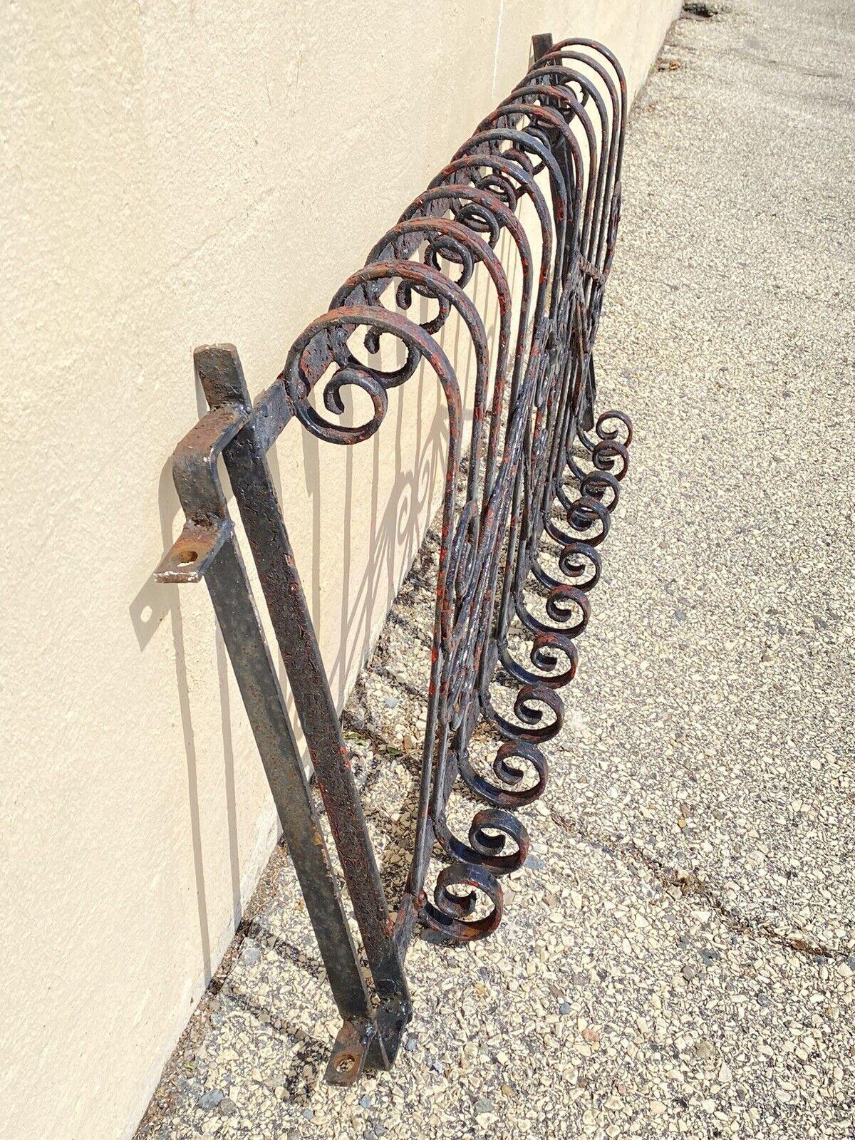 Antique Art Nouveau Black Wrought Iron Heart and Scroll Garden Fence Gate In Good Condition For Sale In Philadelphia, PA