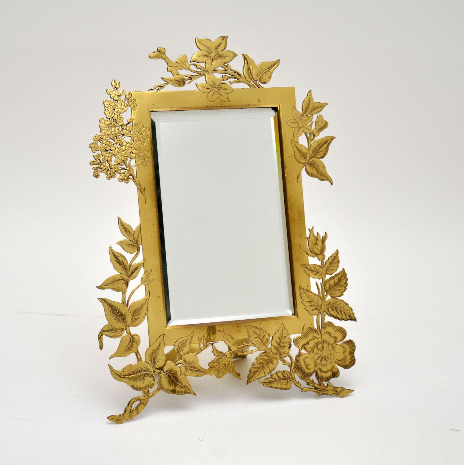A stunning antique Art Nouveau table top mirror in solid brass. This was made in England, it dates from around 1890-1910 period.

The quality is amazing, this is beautifully crafted and has gorgeous decorations. The inset mirror is bevelled &