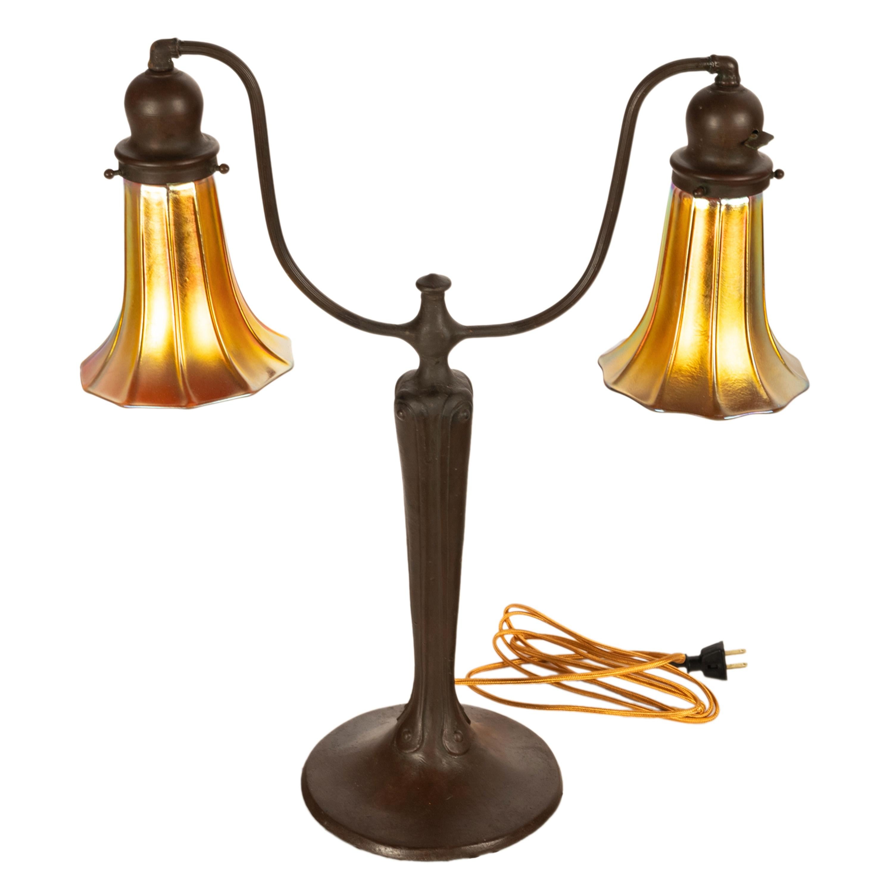 Antique Art Nouveau Bronze Handel Table Lamp Steuben Aurene Glass Shades 1910 In Good Condition In Portland, OR