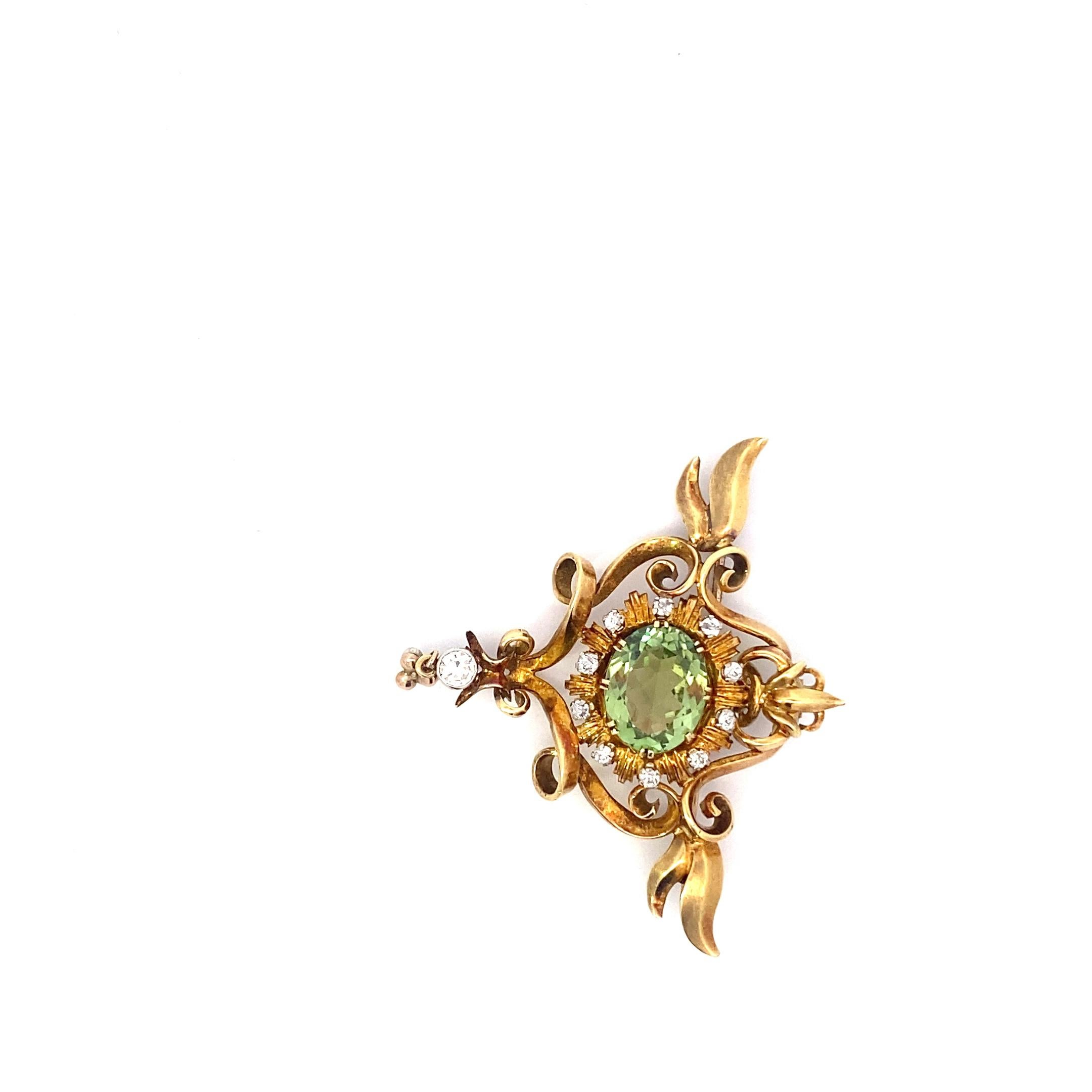 Antique Art Nouveau Brooch, Peridot, Diamonds, Seed Pearls  In Good Condition For Sale In Brooklyn, NY