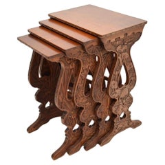 Commode sculptée Art Nouveau ancienne de quatre tables