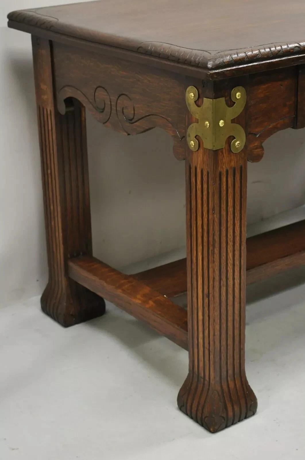Art Nouveau Antico Art Carved in quercia intagliata Northwind Face Desk Library Table con un cassetto in vendita