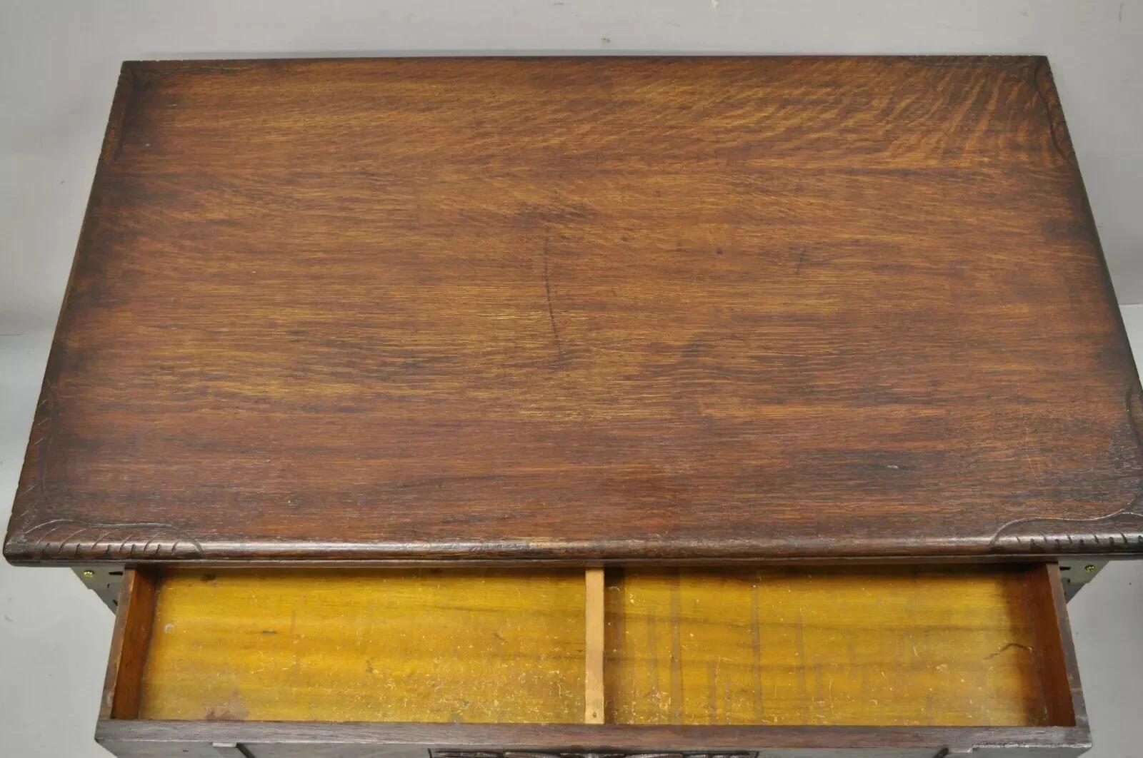 Antico Art Carved in quercia intagliata Northwind Face Desk Library Table con un cassetto In condizioni buone in vendita a Philadelphia, PA