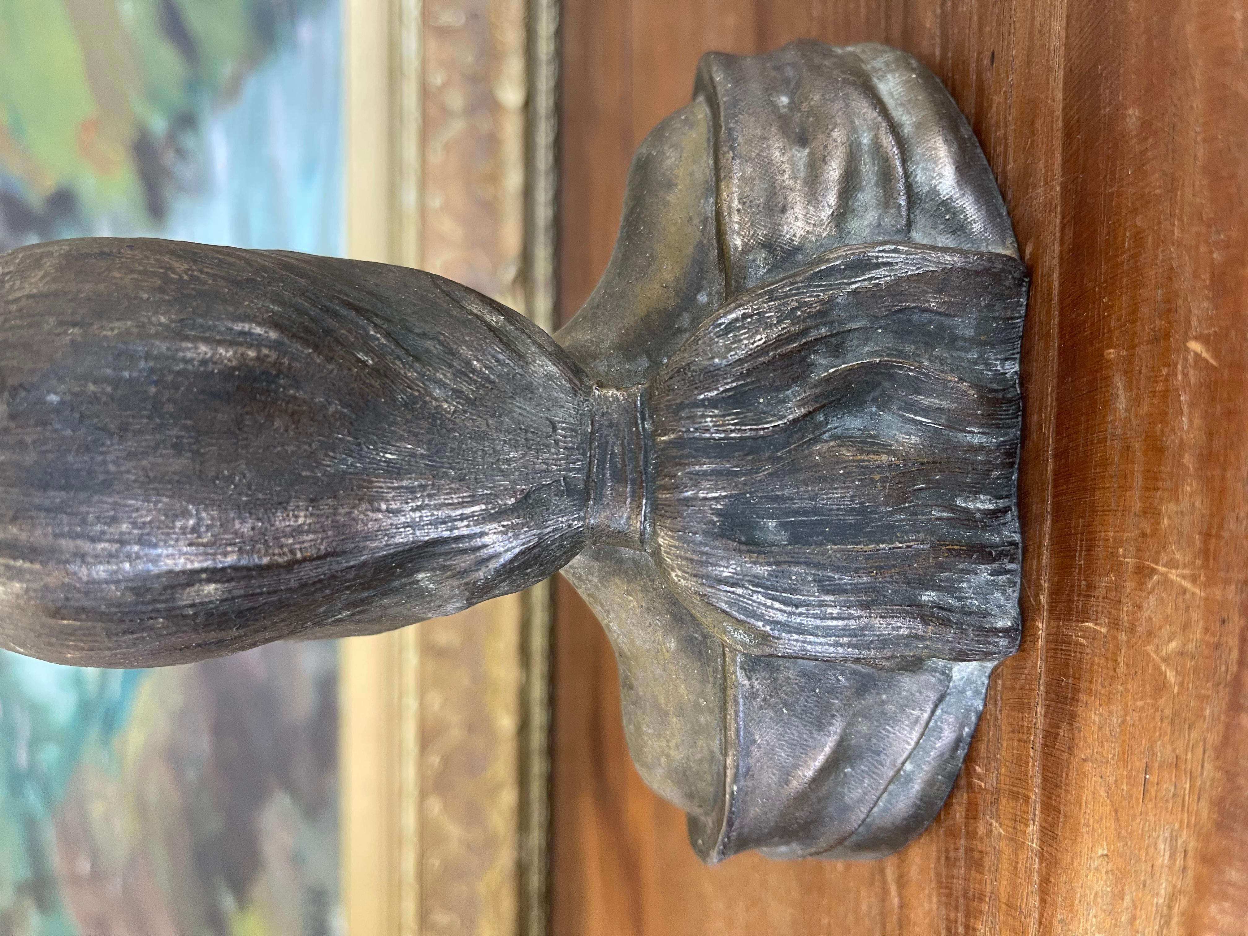 Métal Buste de femme en métal coulé de style Art Nouveau avec motif de Lily Antiques en vente