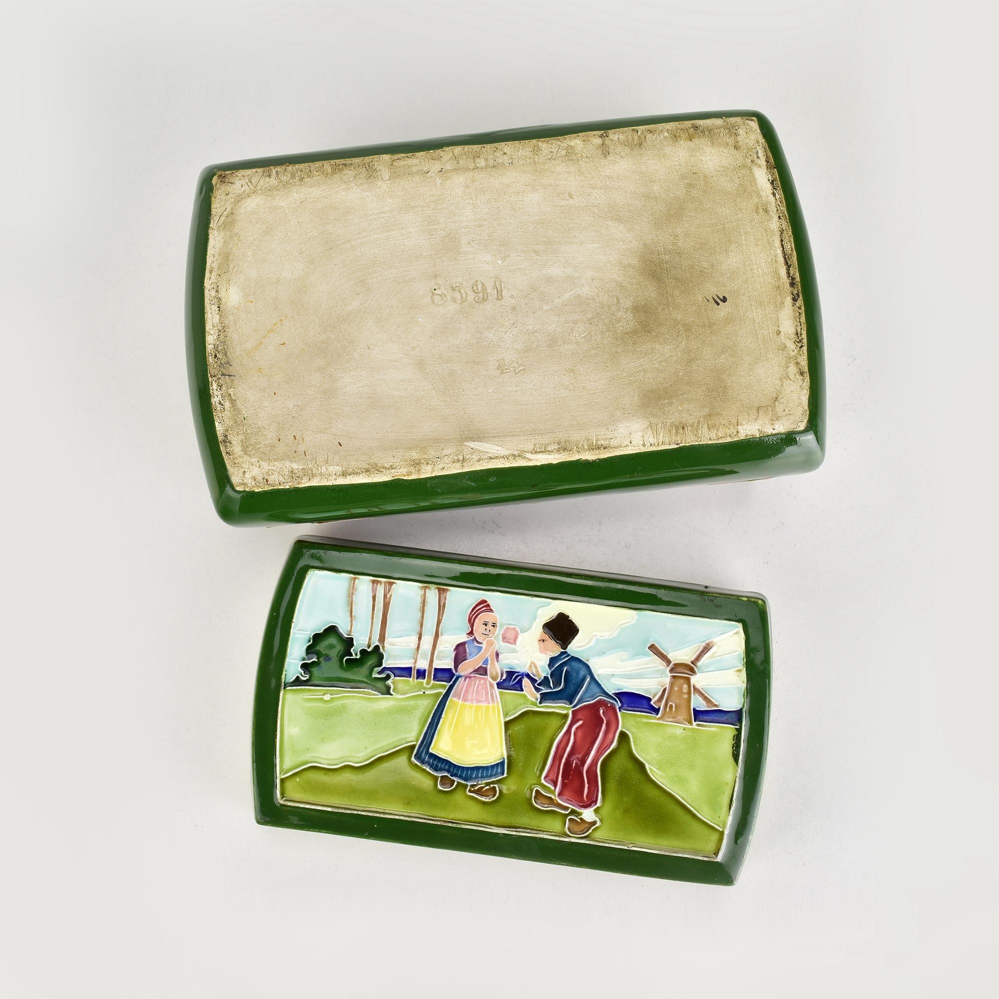 Hand-Painted Antique Art Nouveau Ceramic Box by Carl Sigmund Luber for Johann von Schwarz For Sale