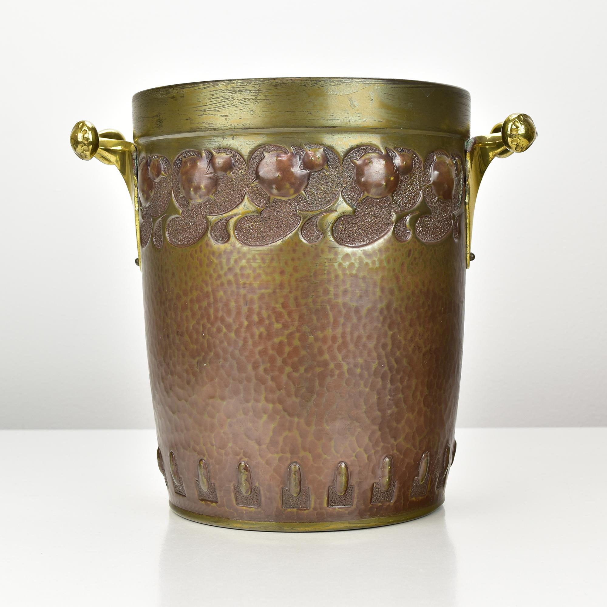 Antigua Cubitera / Enfriador de Vino Art Nouveau de Ludwig Vierthaler Vaciado en venta
