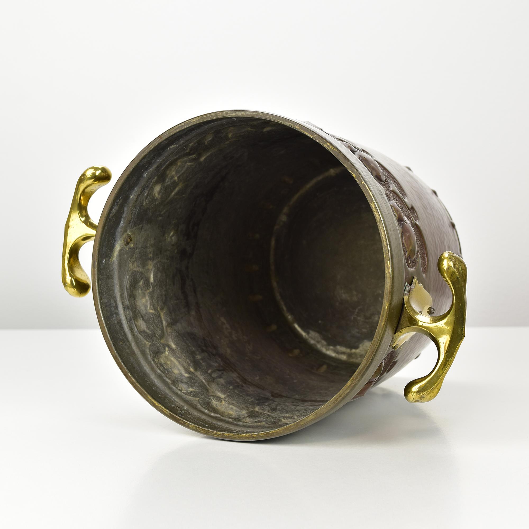 Antigua Cubitera / Enfriador de Vino Art Nouveau de Ludwig Vierthaler Latón en venta