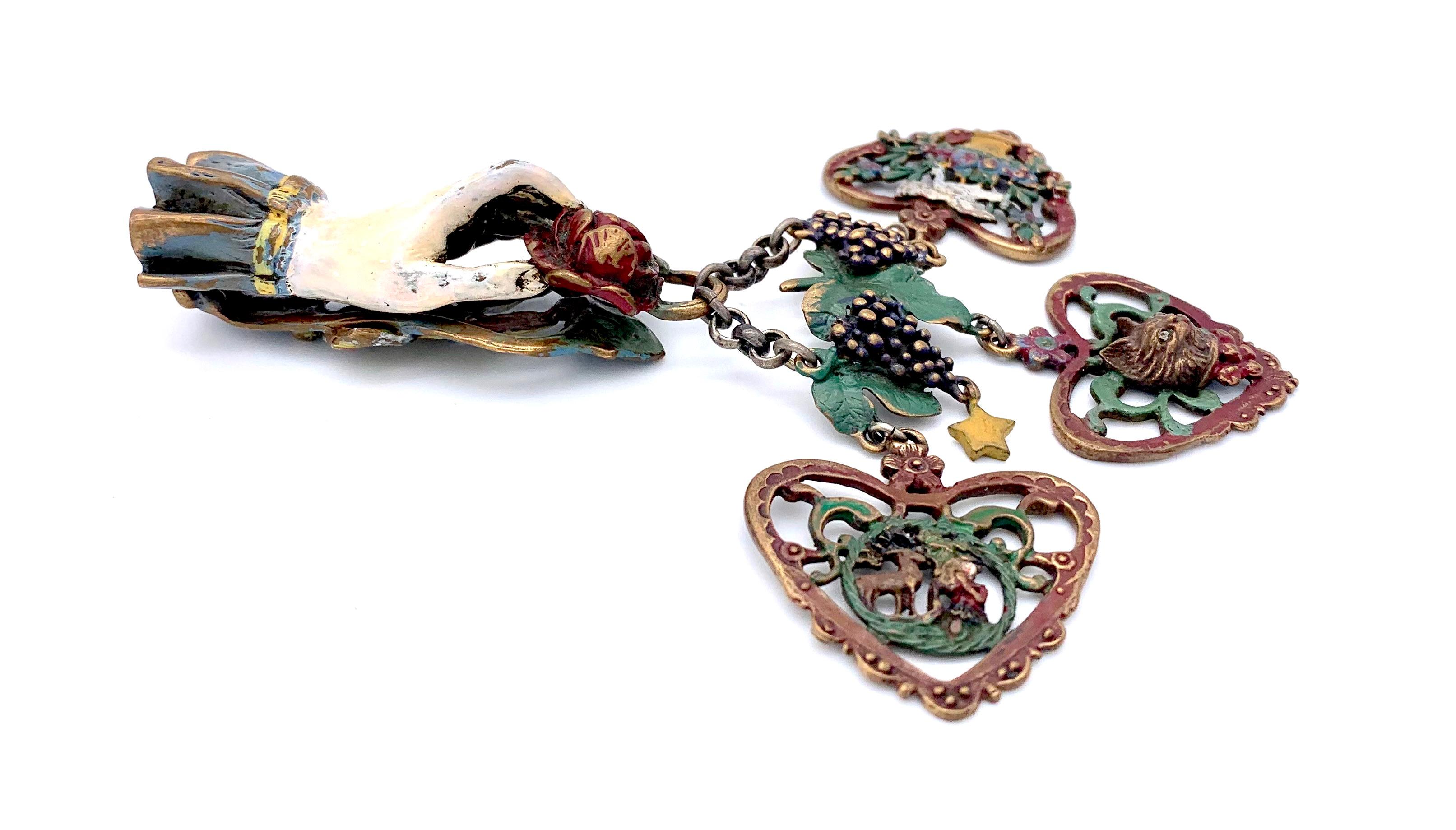 Antique Art Nouveau Châtelaine Hand Holding A Rose Grapes Hearts Rose Cat Deer   In Good Condition For Sale In Munich, Bavaria