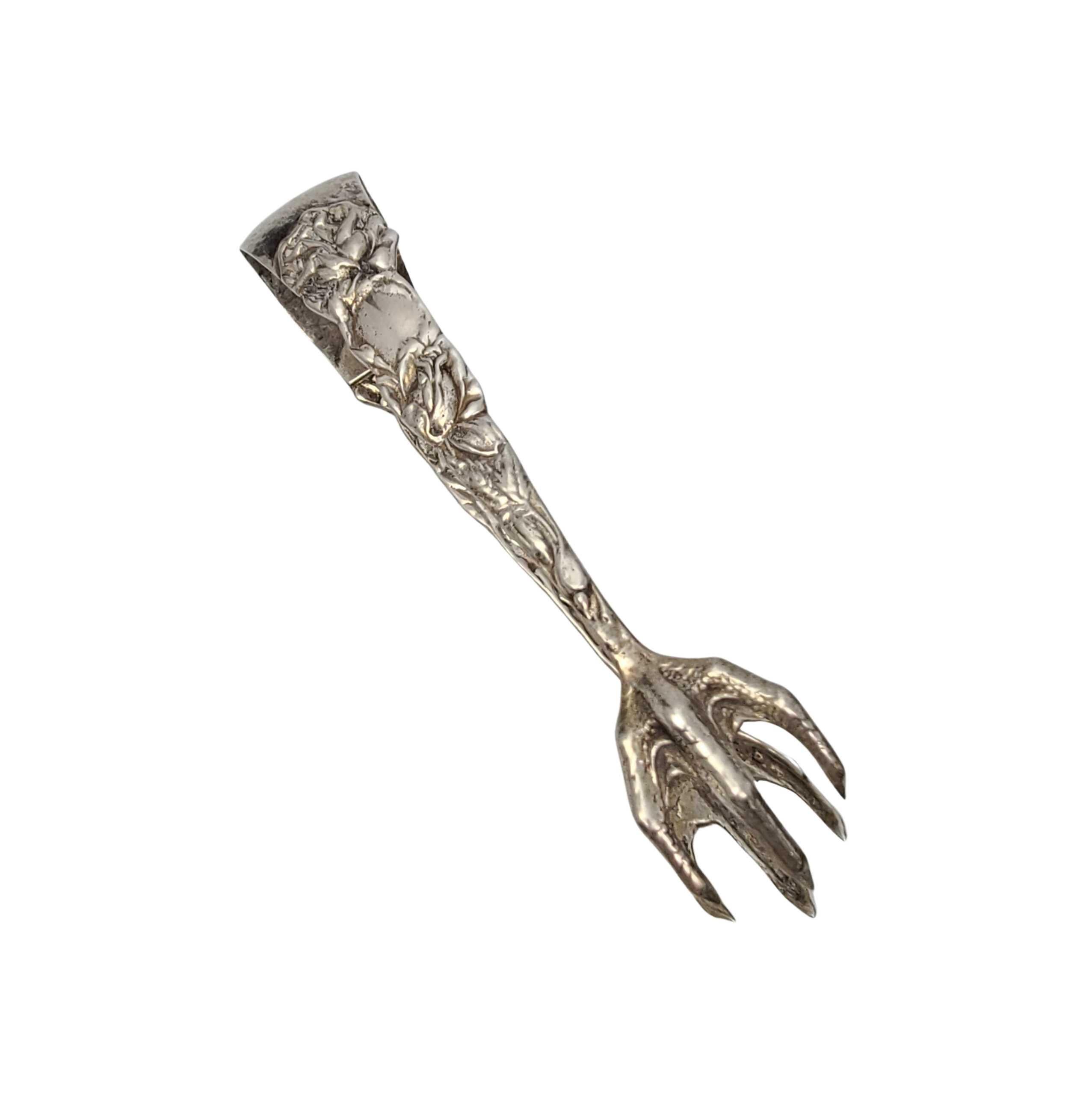 Antique sterling silver tongs.

No monogram.

Large serving tongs with art nouveau style flower design on both sides with claws.

Measures: approx 7 1/2