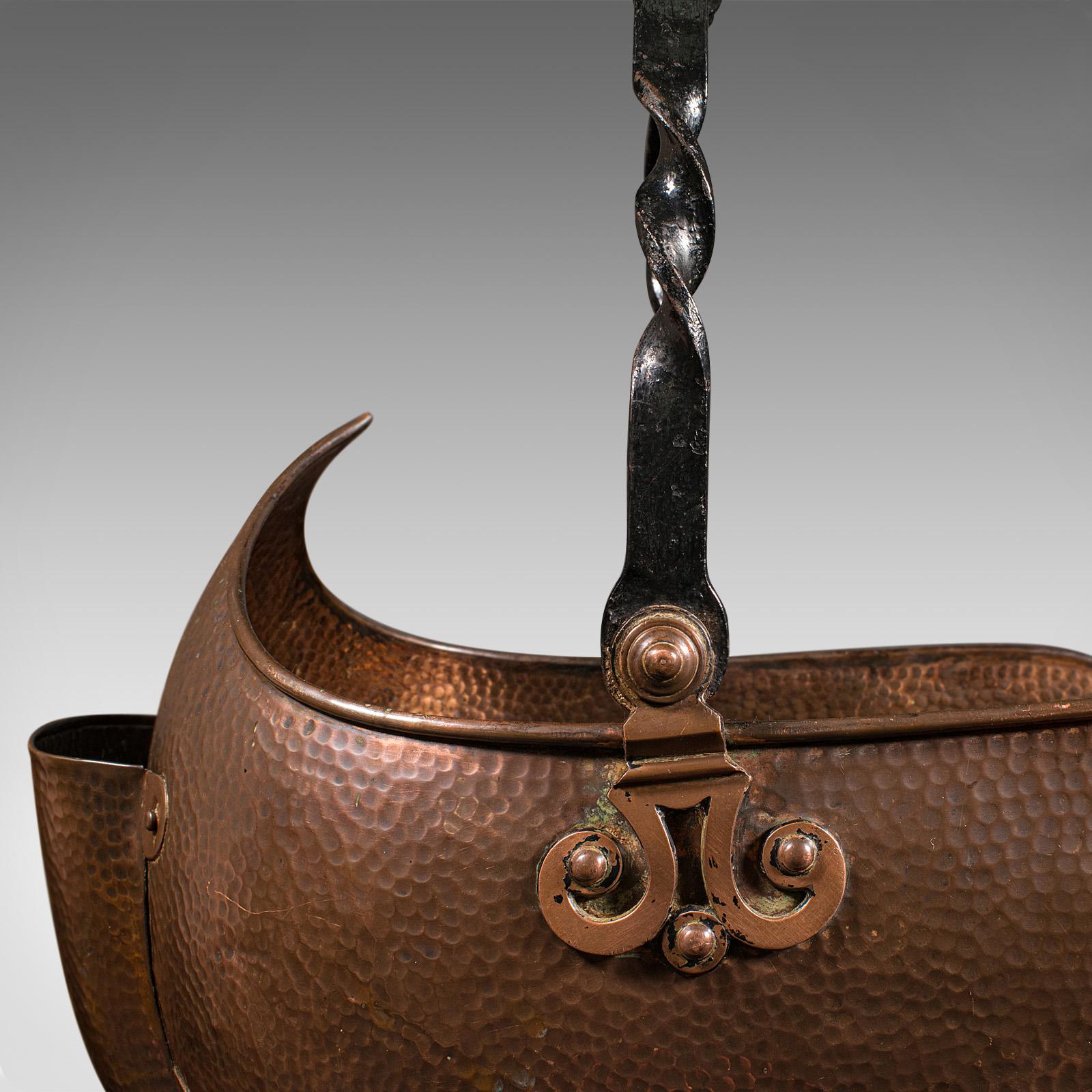 Bouteille à charbon Art Nouveau d'antiquités, cuivre anglais, seau à bûches de cheminée, victorien en vente 1