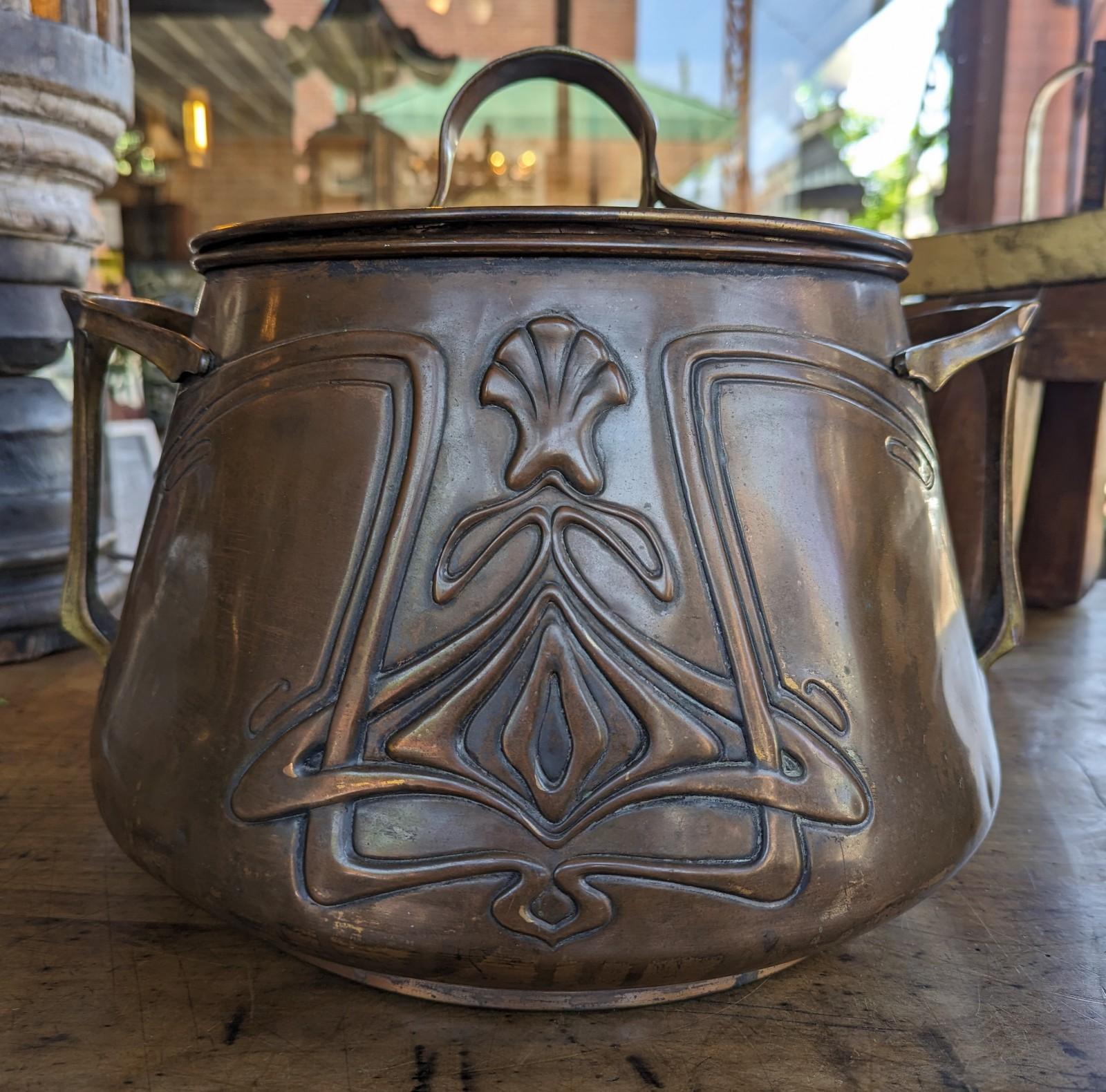 Elegant antique hand made and hand hammered Art Nouveau piece, this lidded copper pot has both style and function. Created in the early 1900's when the Arts & Crafts movement was at its peak and flourishing. We believe the interior is tin lined but