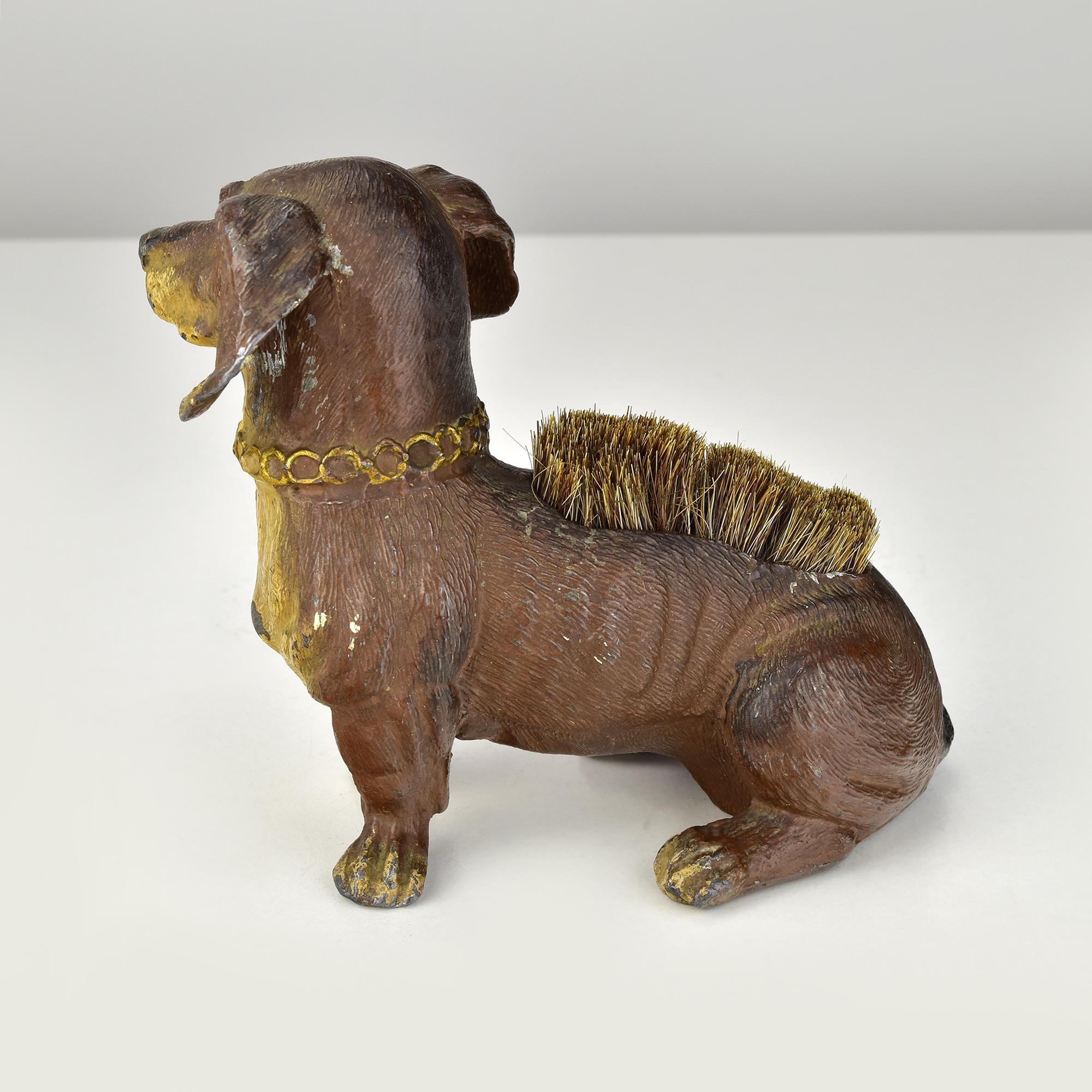 Fait main Antique scrapper-encre Art Nouveau Dachshund en étain peint à froid en vente
