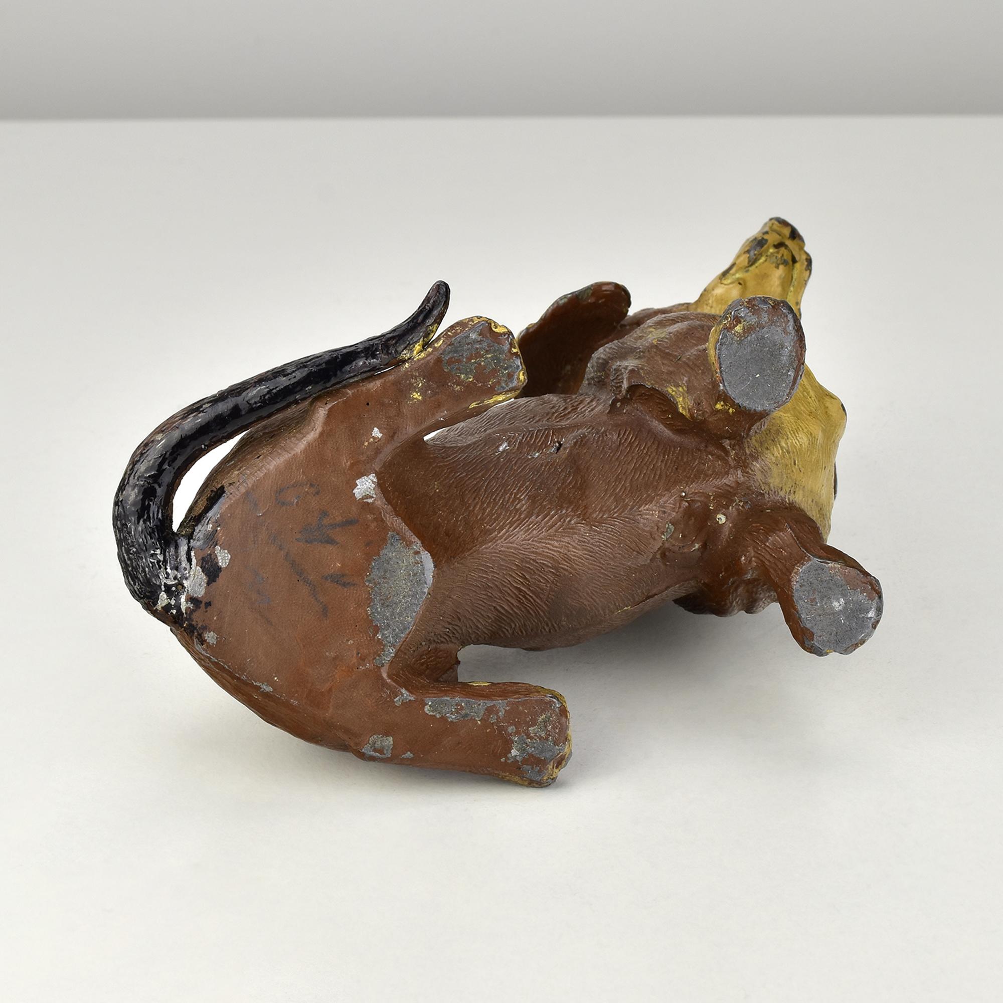 Milieu du XXe siècle Antique scrapper-encre Art Nouveau Dachshund en étain peint à froid en vente