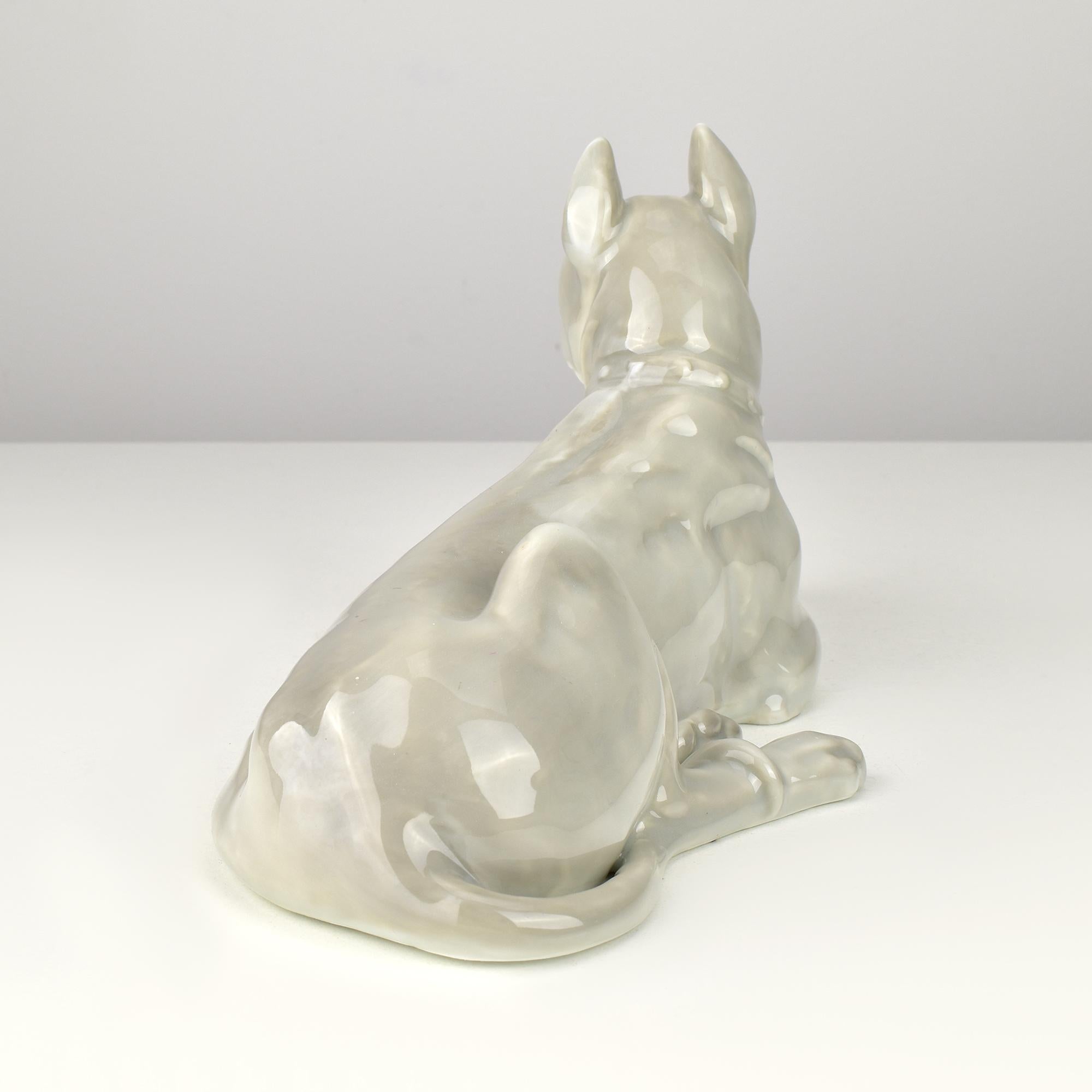 Vernissé Figurine ancienne en porcelaine Art Nouveau Dog Dane by Heubach Jugendstil en vente