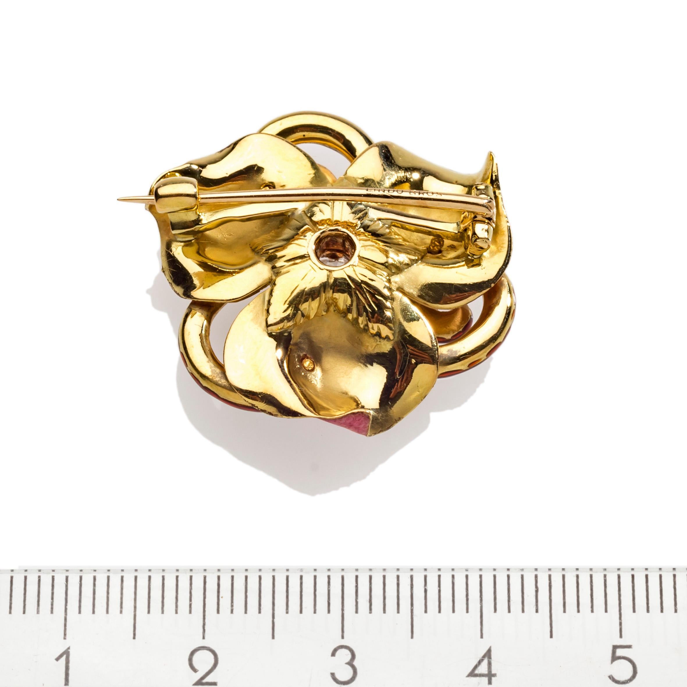 Antike Jugendstil-Blumenbrosche, Diamant 14 Karat Gold, polychrome Emaille (Rundschliff) im Angebot