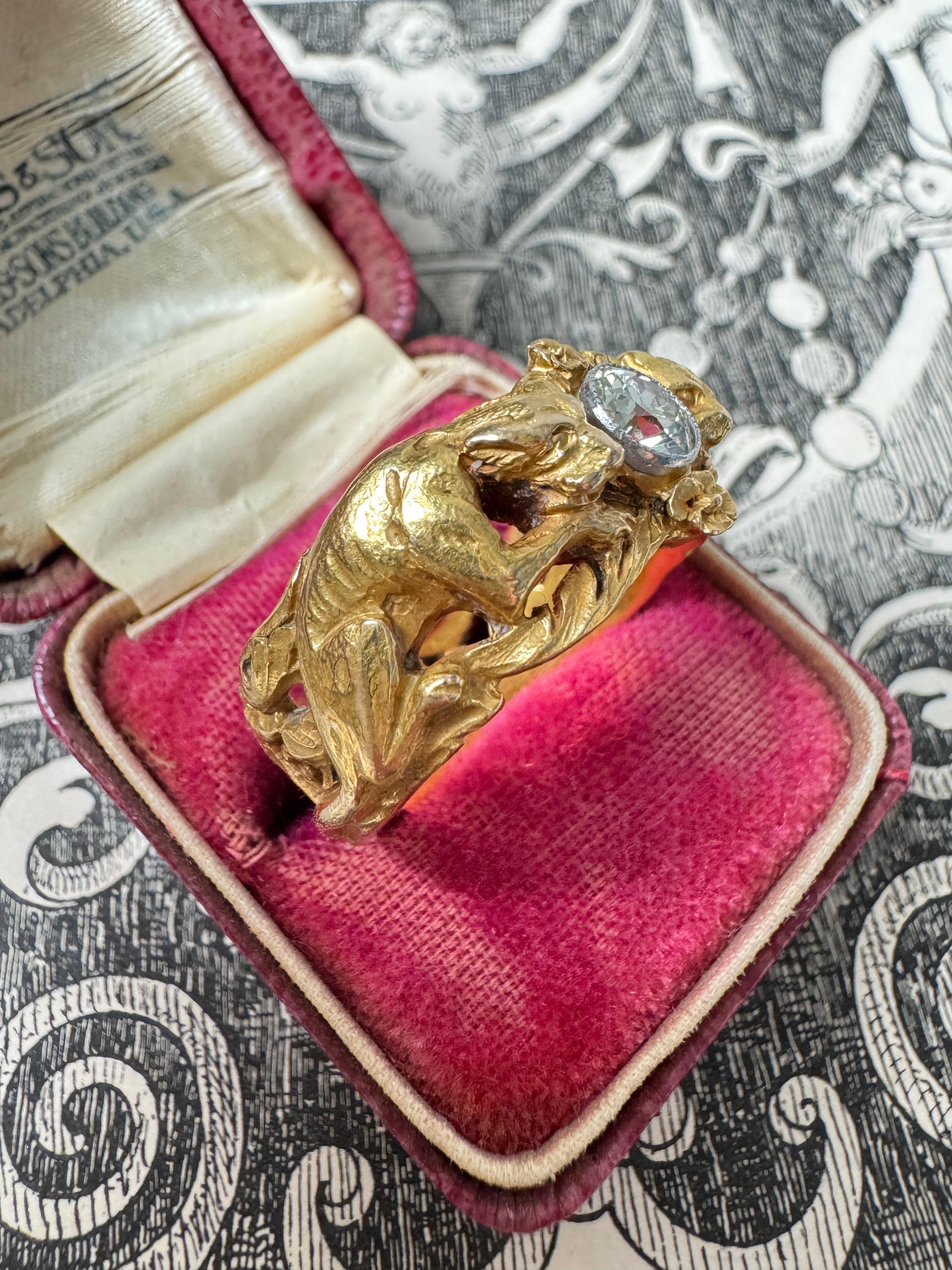 Taglio vecchia miniera Anello antico Art Nouveau con diamante e figura di tigre - Oro 18 carati in vendita