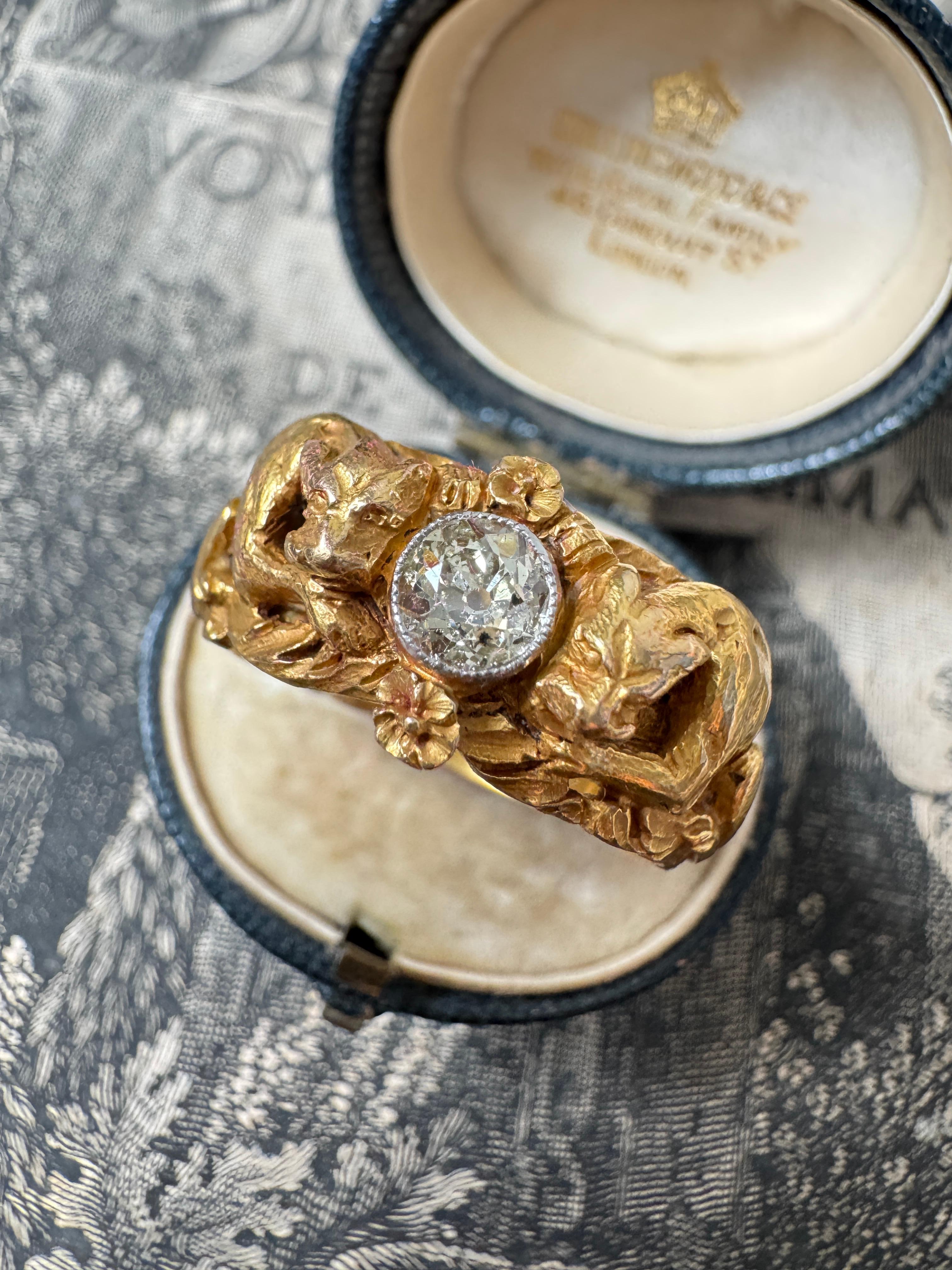 da uomo o donna Anello antico Art Nouveau con diamante e figura di tigre - Oro 18 carati in vendita