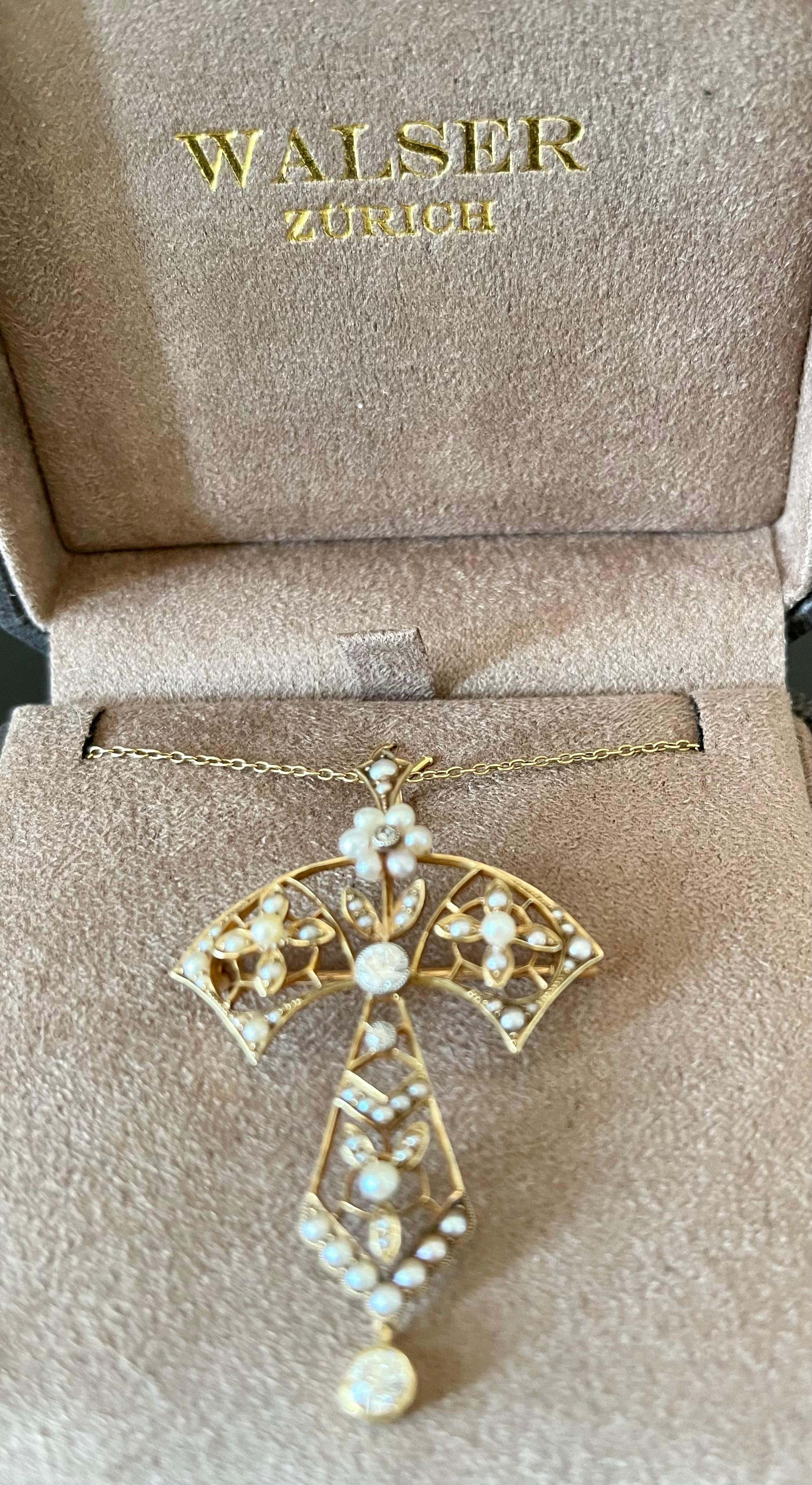 Taille brillant Pendentif/Broche Art nouveau ancien en or jaune 15 carats avec chaîne en perles et diamants en vente