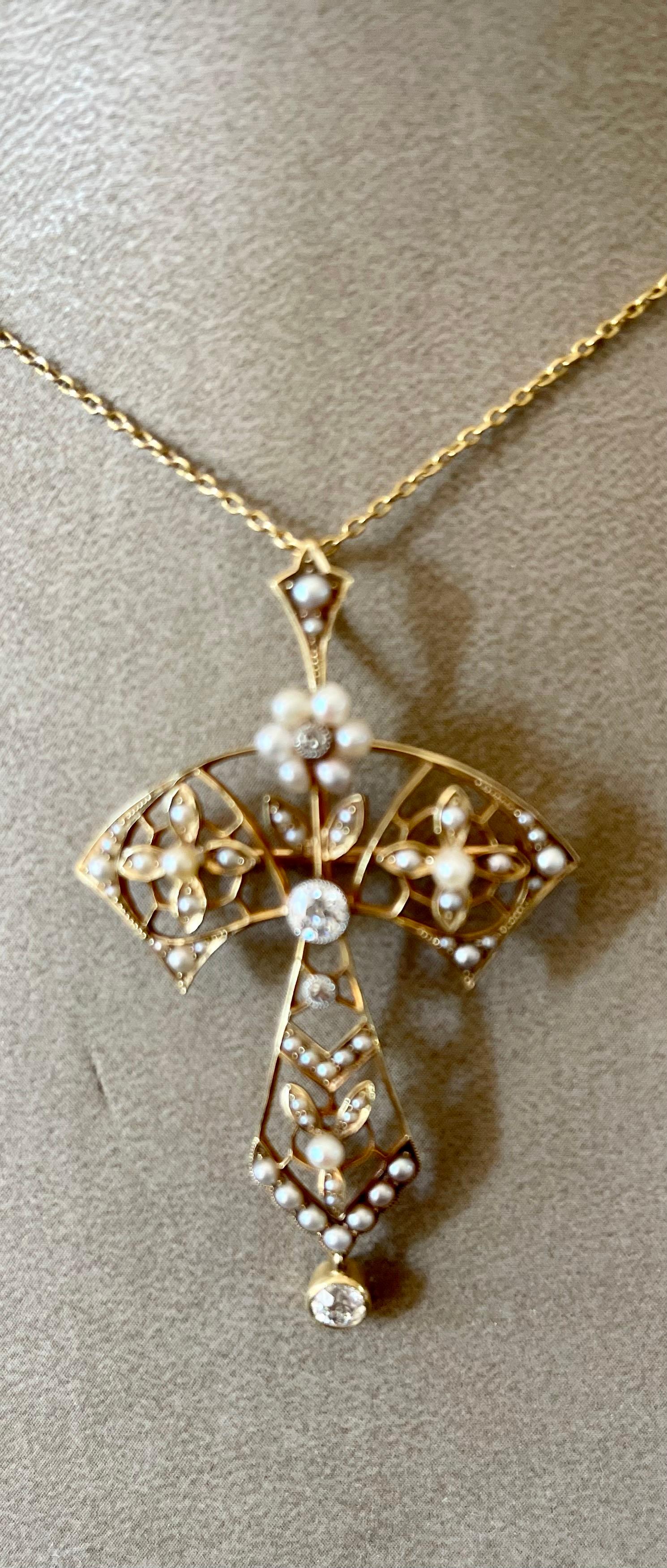 Pendentif/Broche Art nouveau ancien en or jaune 15 carats avec chaîne en perles et diamants en vente 1