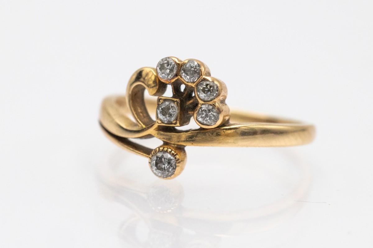 Old gold ring with diamonds preserved in Art Nouveau naturalism style.

Made of yellow 14-karat gold, in which a delicate Art Nouveau form is set diamonds in an 
