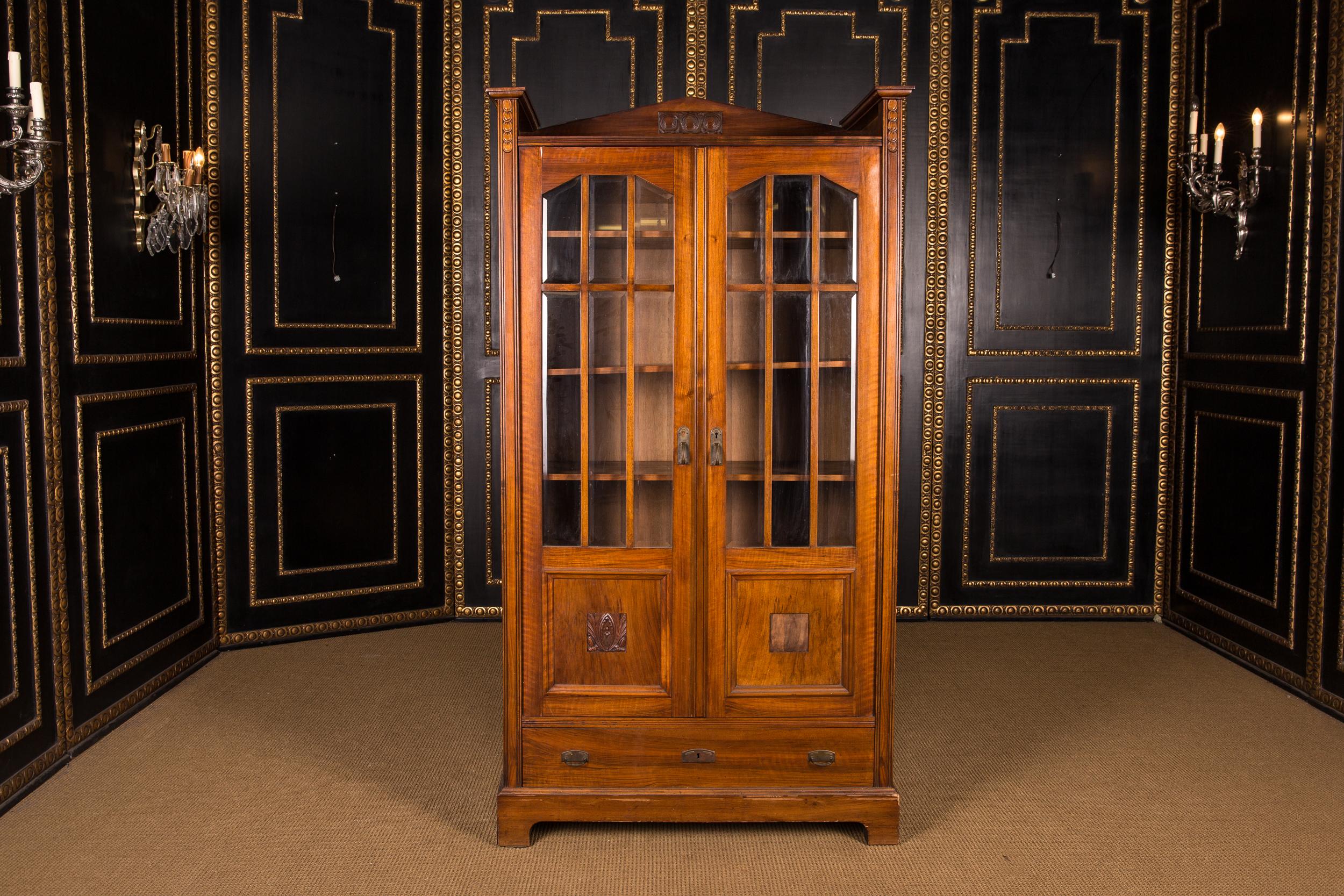 A beautiful Arttypisch original Art Nouveau bookcase from the turn of the century. Rectangular body, below a drawer above two with three-quarter glass doors, all handles and fittings are available in the original.
The cabinet is in good historical